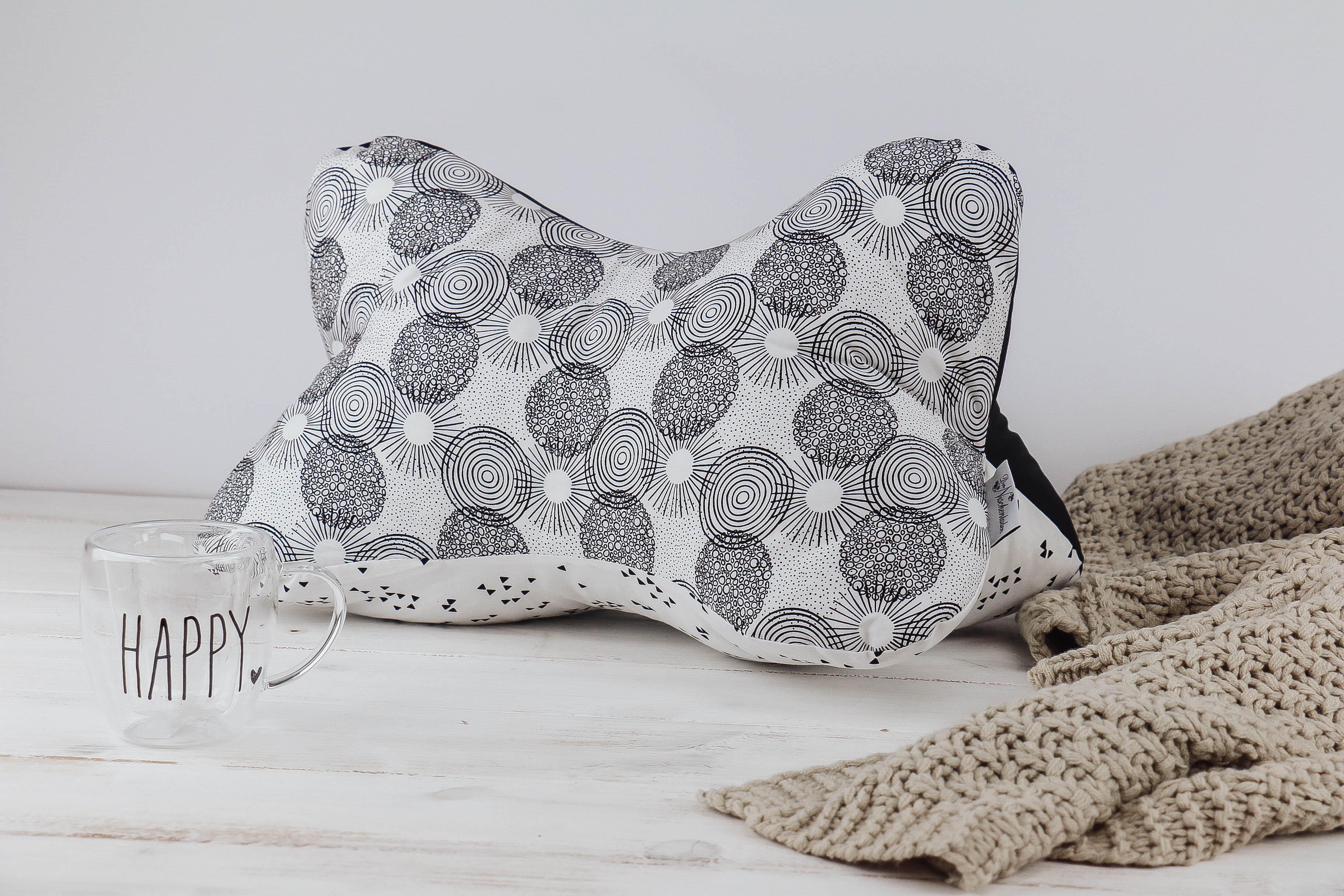 der-nischenladen-4yrze8LM70aIuZ Leseknochen schwarz-weiß