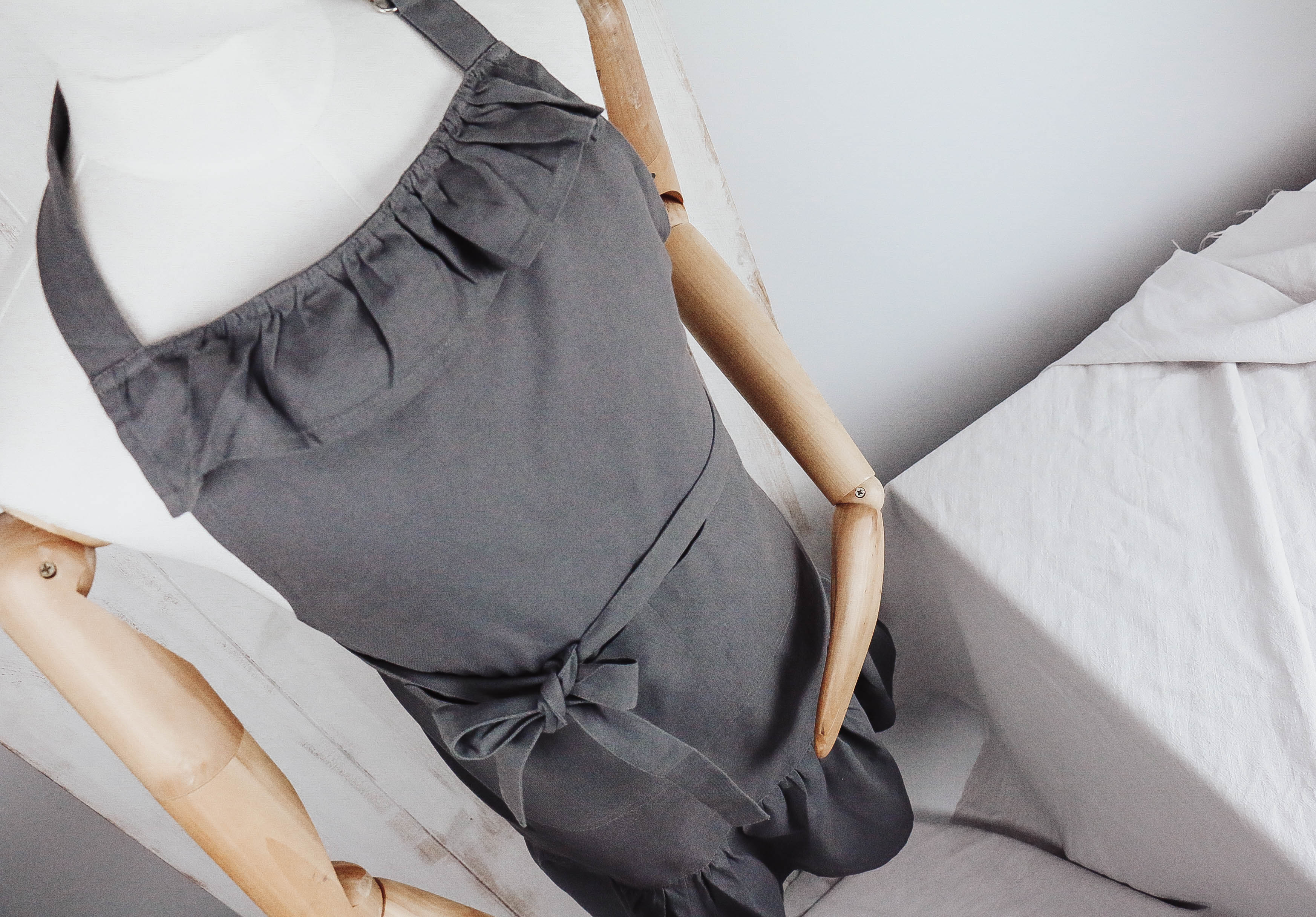 Schürze Rüschen grau Schürze Rüschen grau