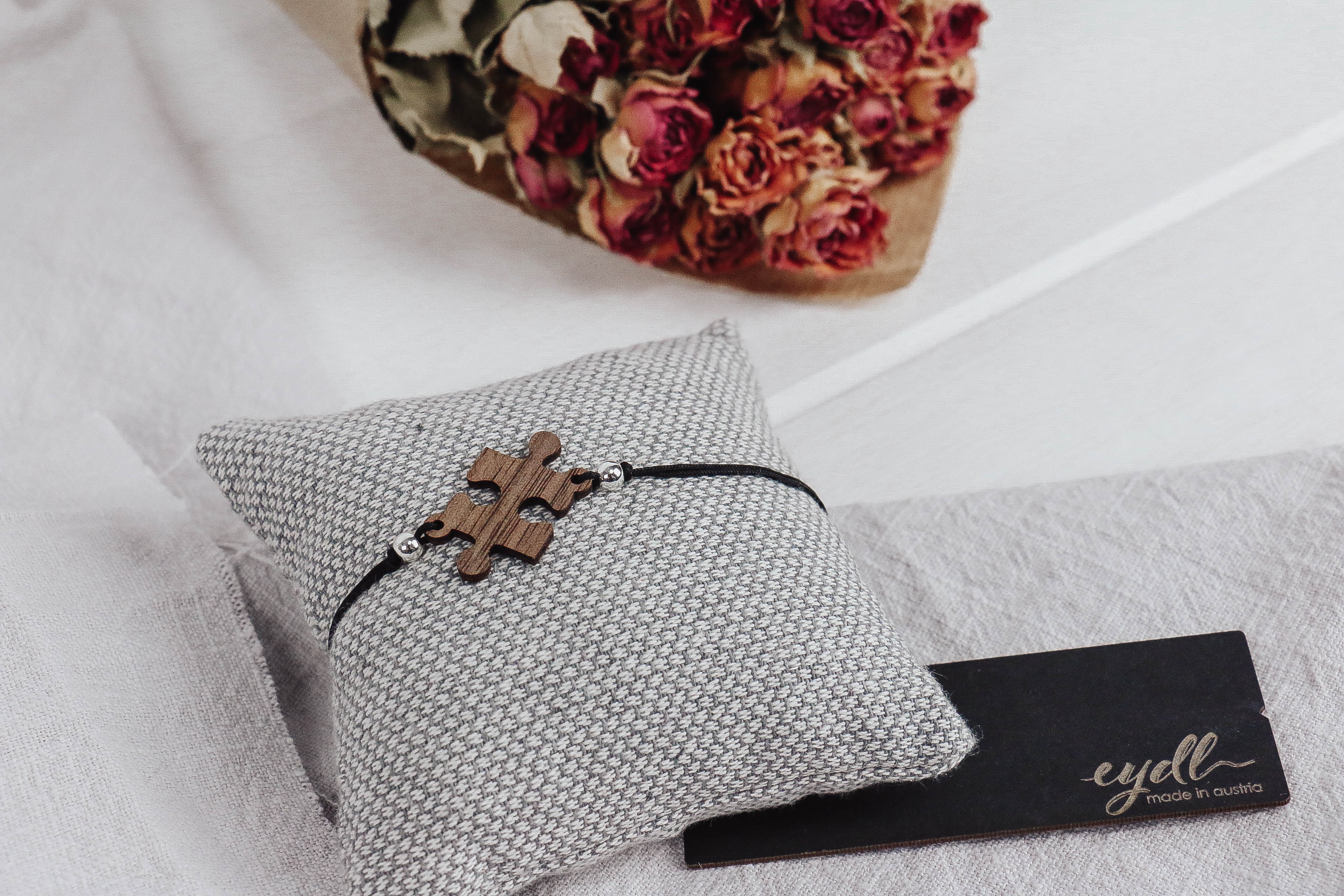 IMG_8965 Armband *Puzzle* Nussholz schwarz