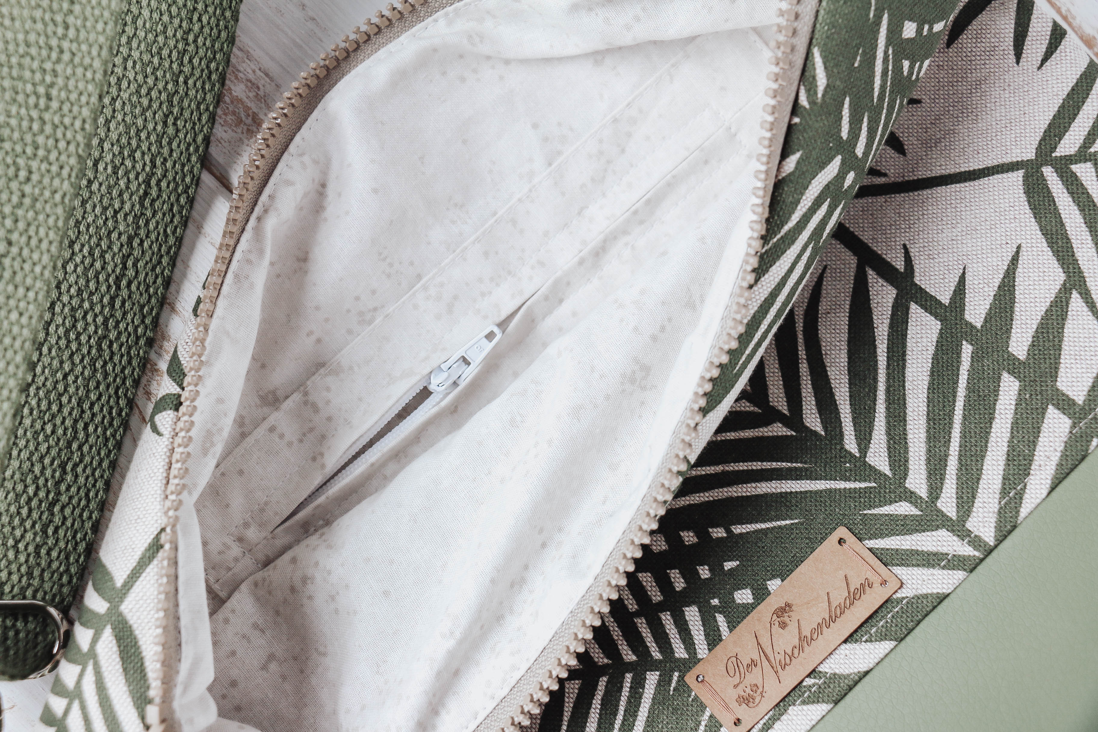 Umhängetasche Palm leaves Olivegreen