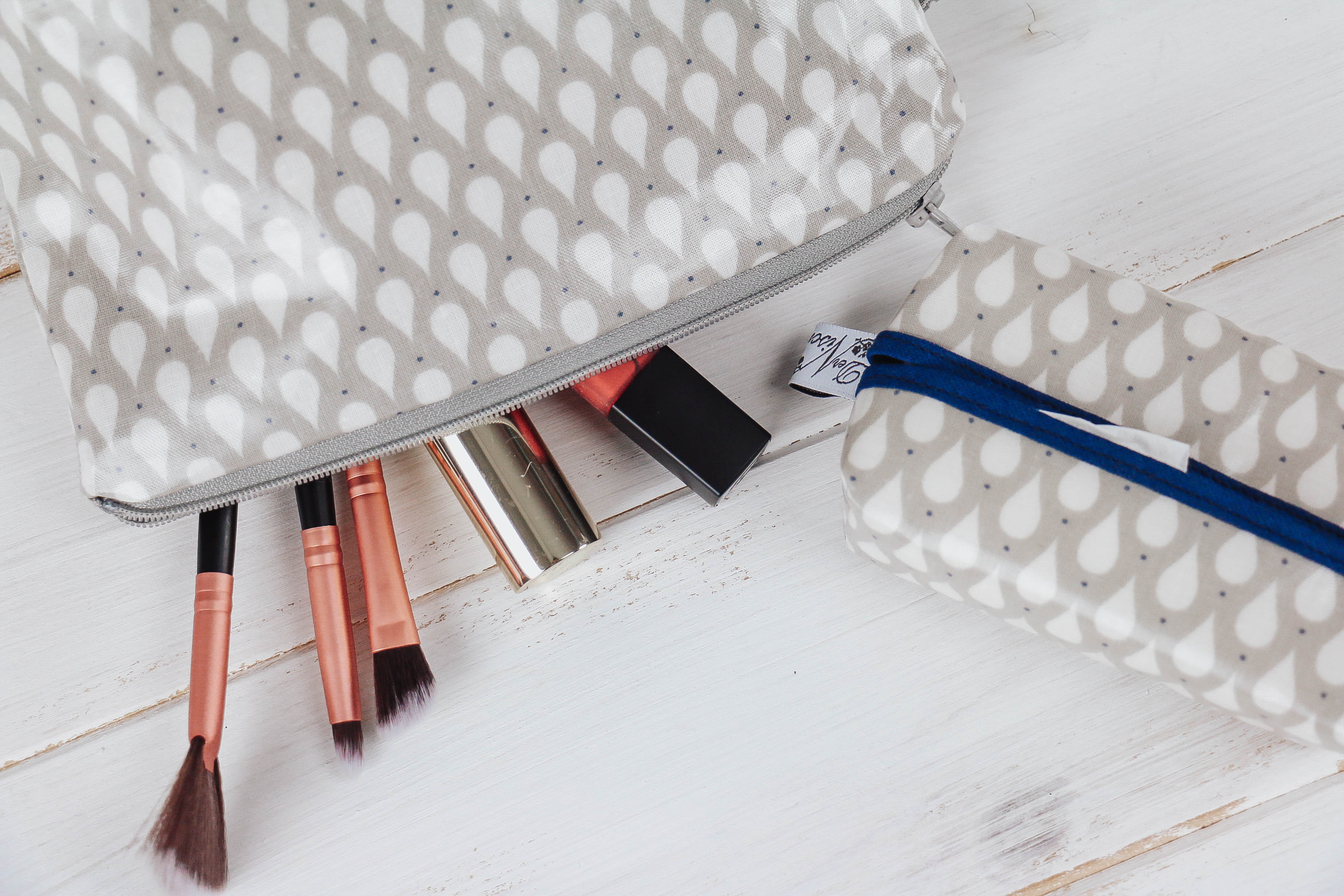 nischenladen-474YlUFveinVjnG Wachstuchtäschchen Tropfen grau