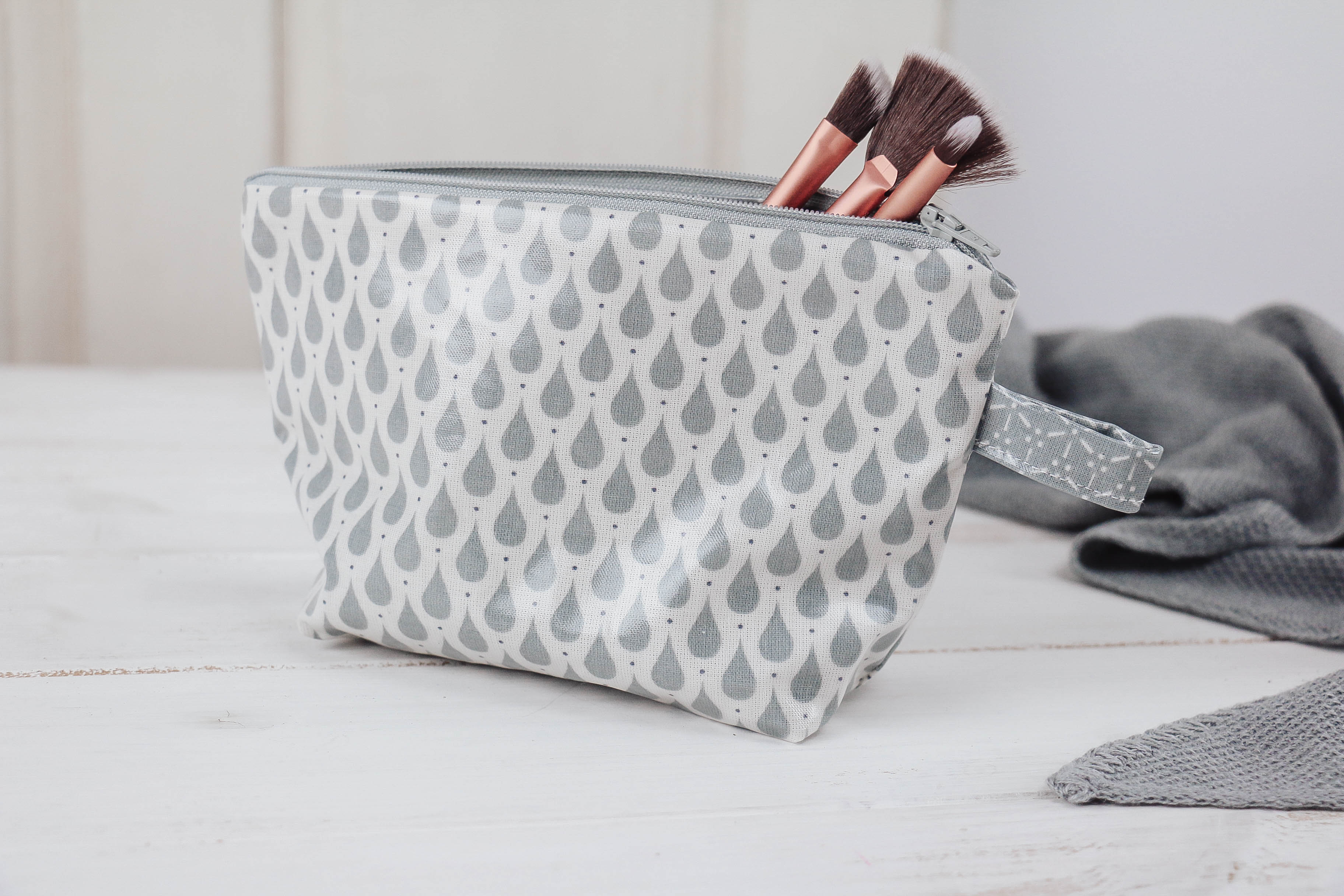 nischenladen-6Bf8jncpgBcwgc Wachstuchtäschchen Tropfen blau