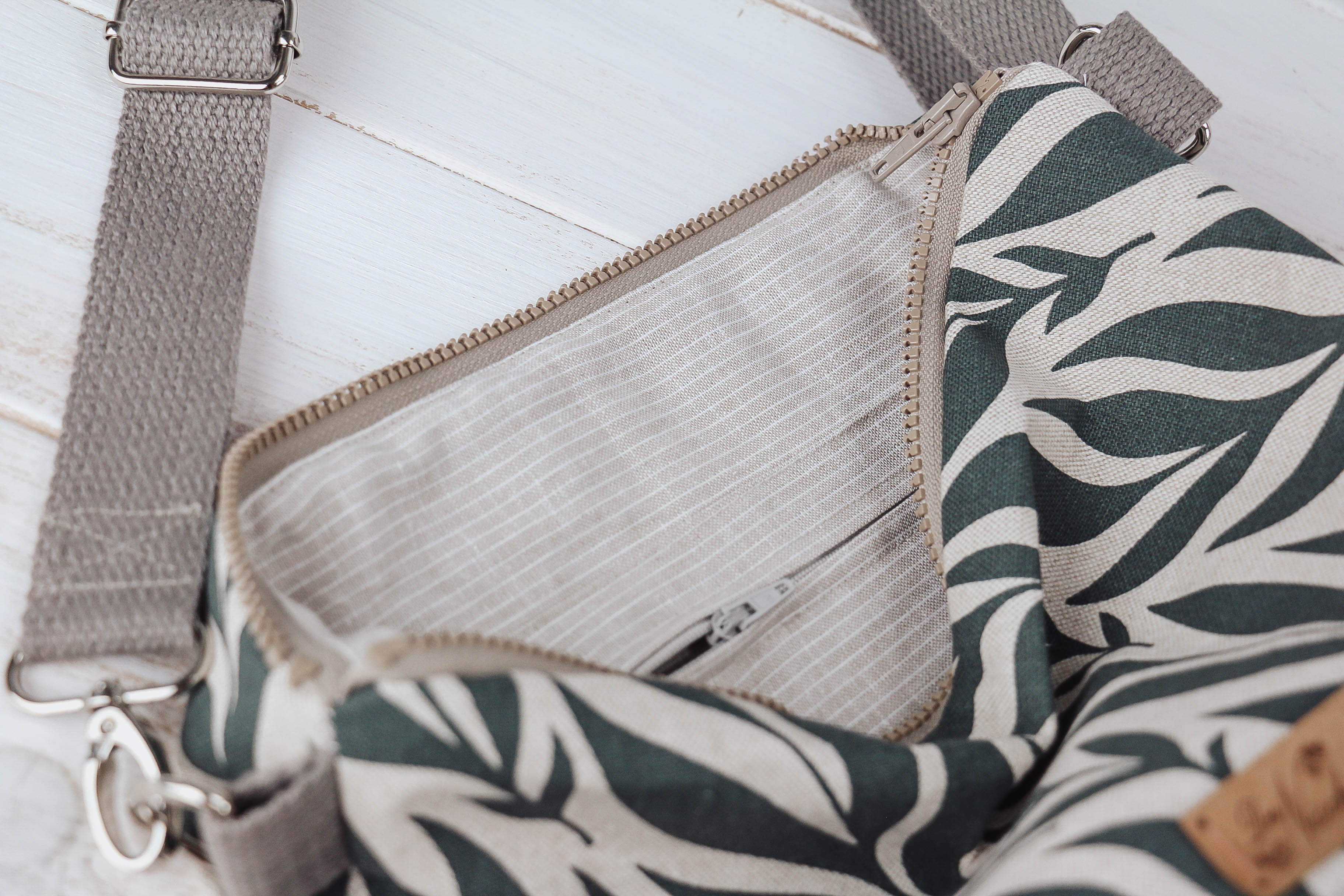 der-nischenladen-70SgHIaW364ya5 Umhängetasche Olivenblätter