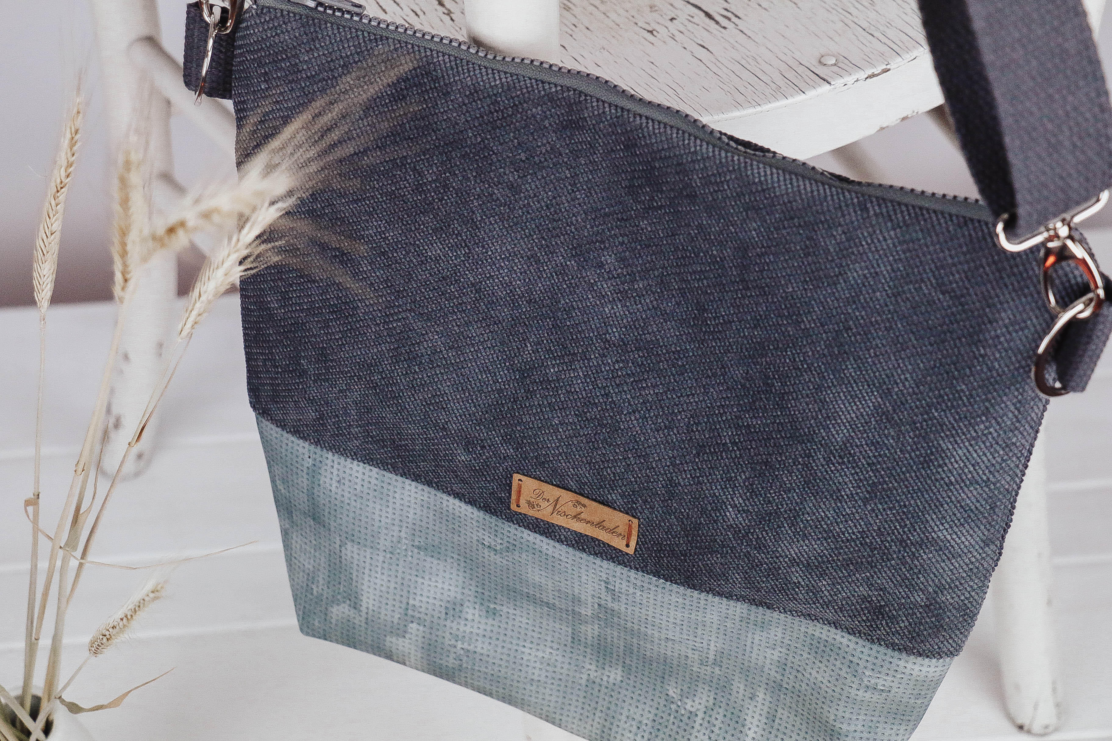 IMG_9291 Umhängetasche Dark Sky