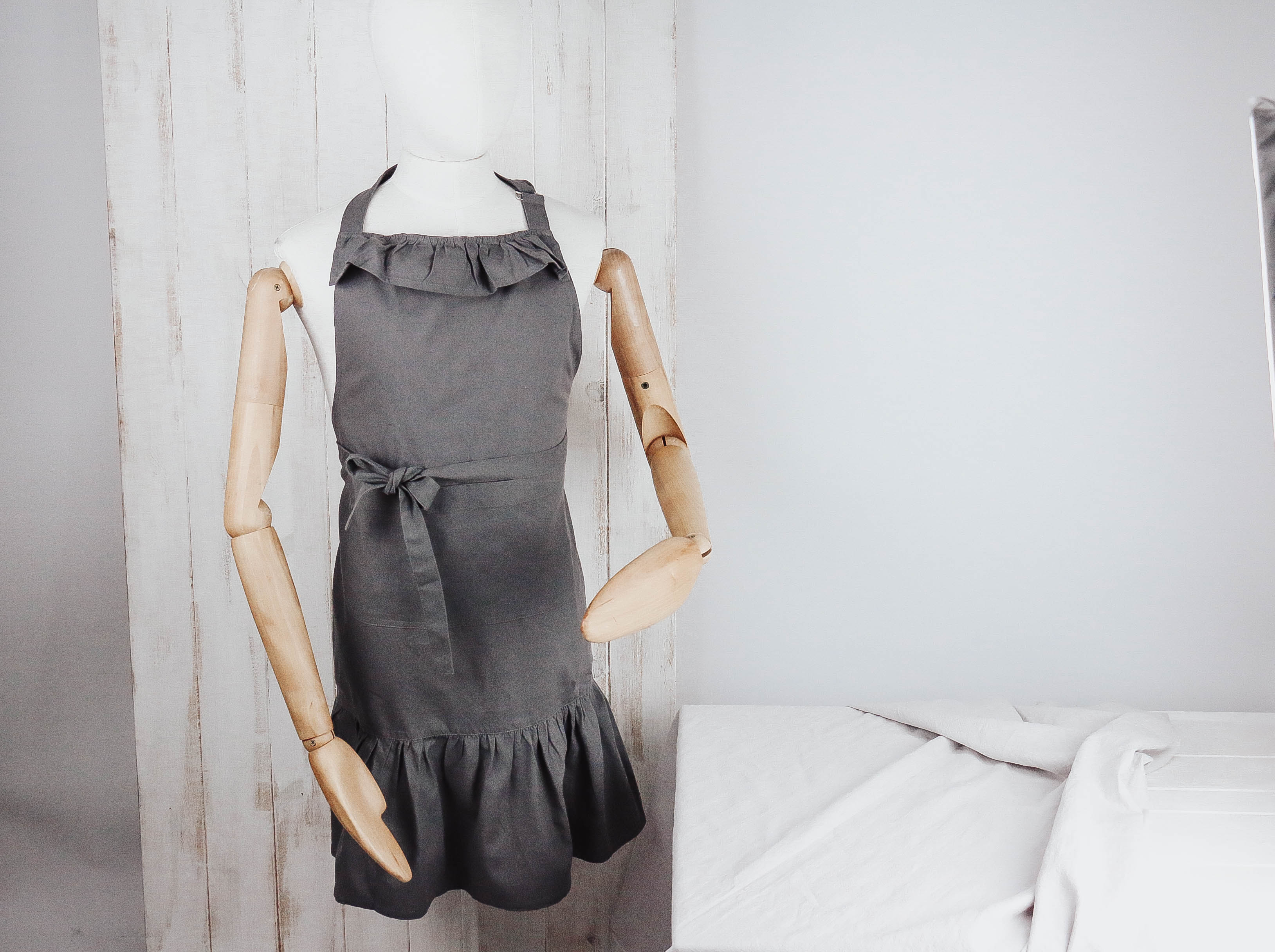 Schürze Rüschen grau Schürze Rüschen grau