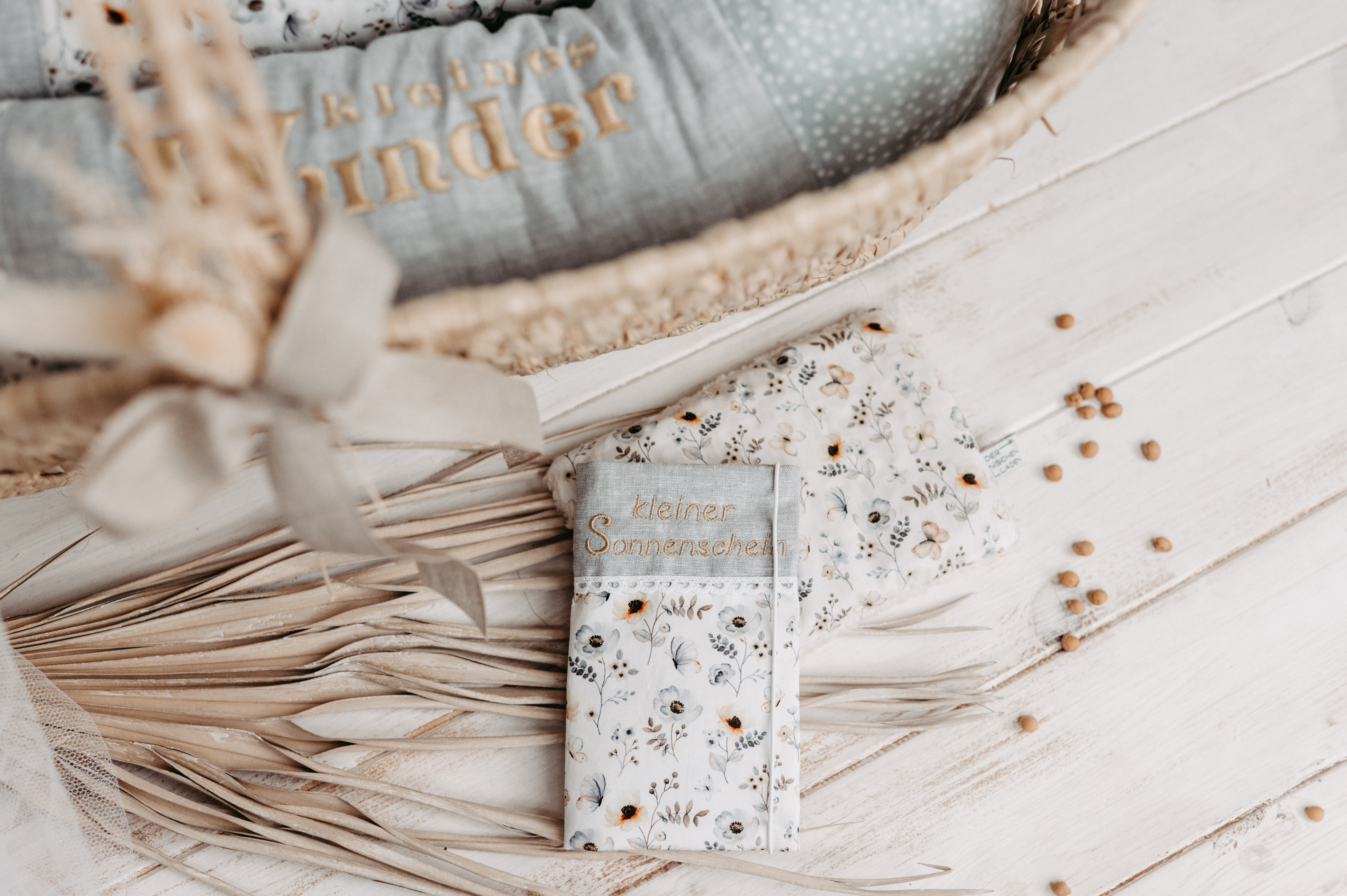 Kirschkernkissen Blümchen eisblau/gelb Kirschkernkissen Blümchen eisblau/gelb