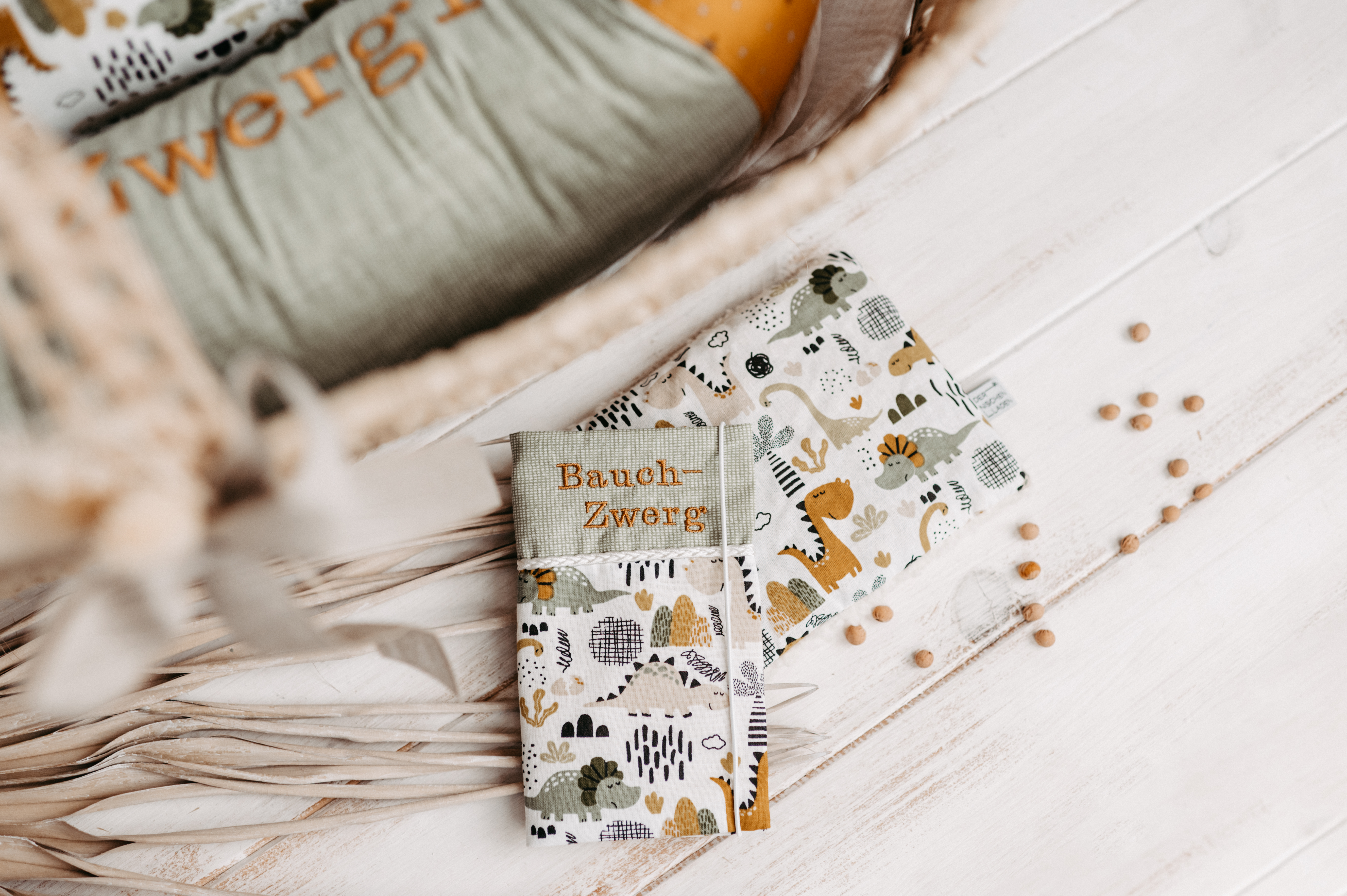 Mutter-Kind-Passhülle Dinos grün/gelb Mutter-Kind-Passhülle Dinos grün/gelb