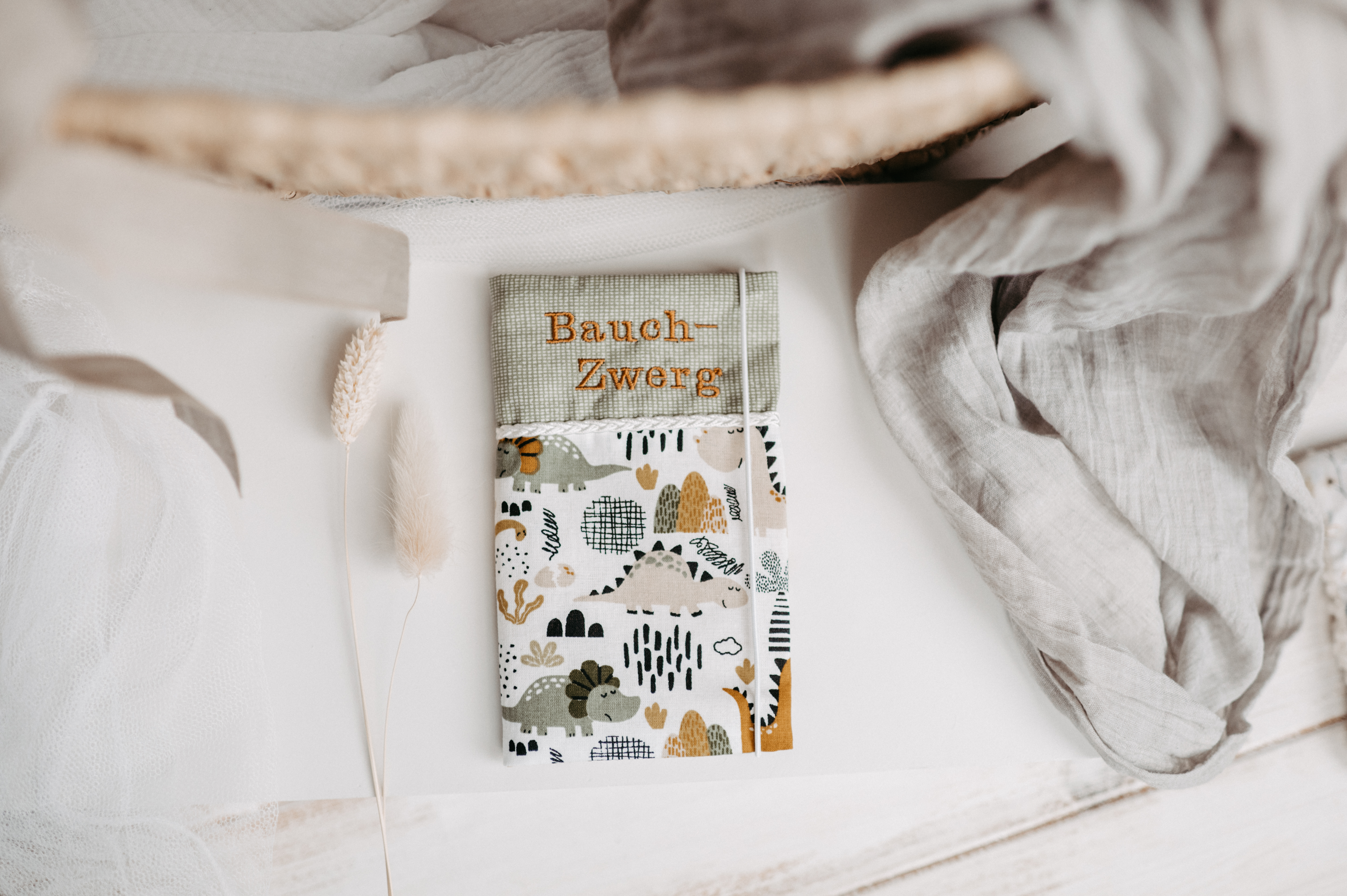 Mutter-Kind-Passhülle Dinos grün/gelb Mutter-Kind-Passhülle Dinos grün/gelb