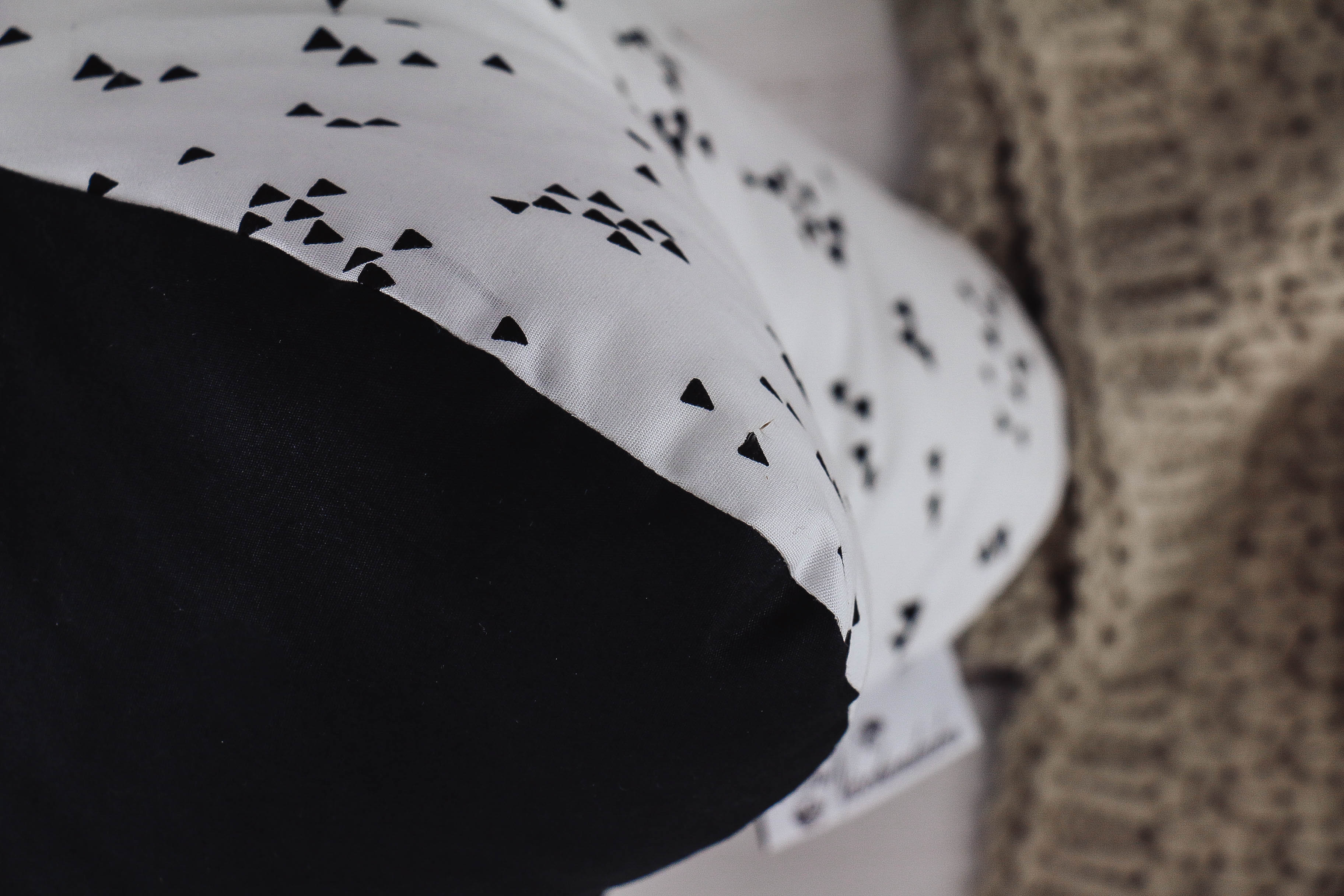 der-nischenladen-6rY6qcO781FBfJ Leseknochen schwarz-weiß