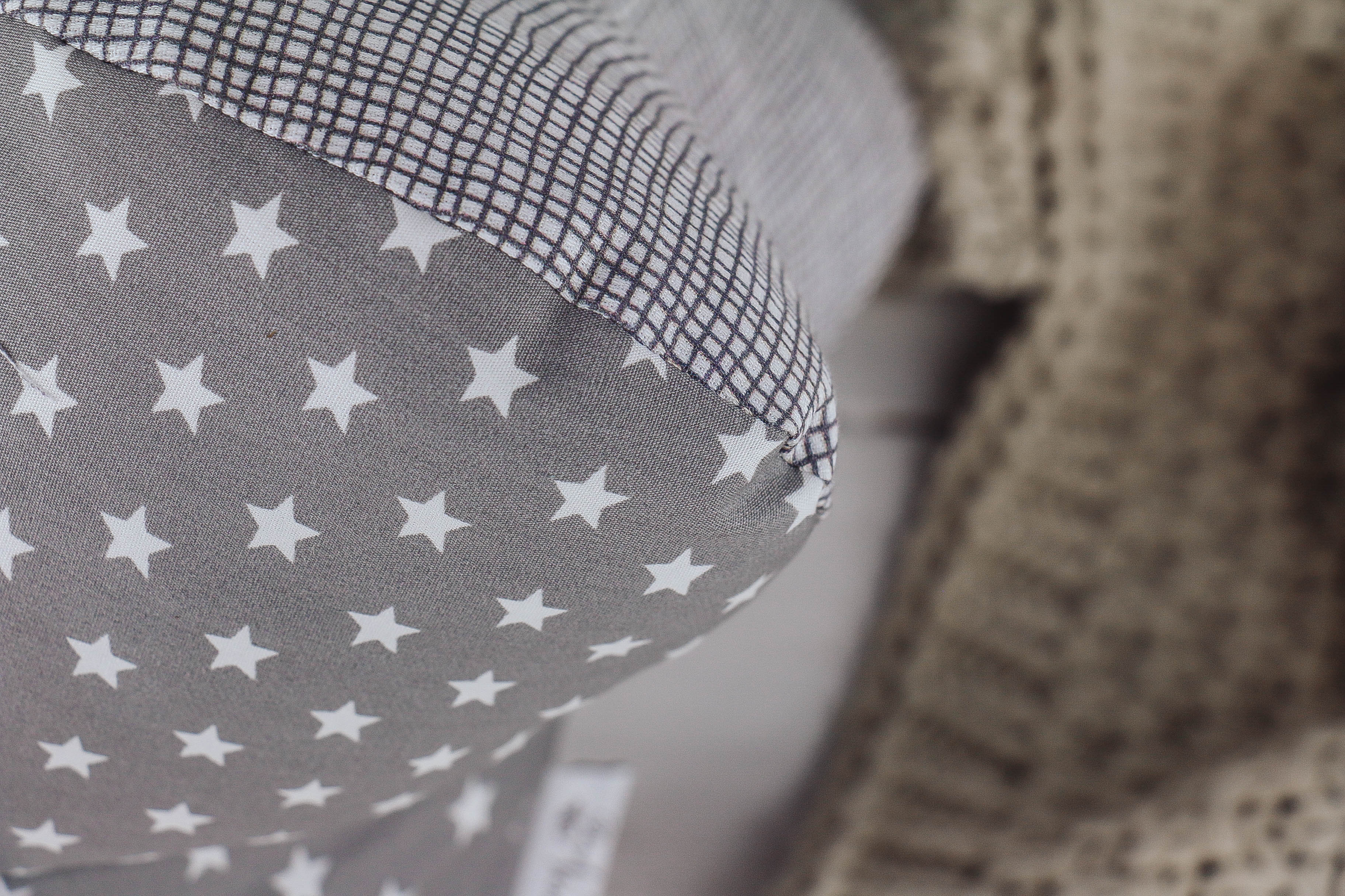 der-nischenladen-3CxTSG2fH4iCYj Leseknochen hellgrau