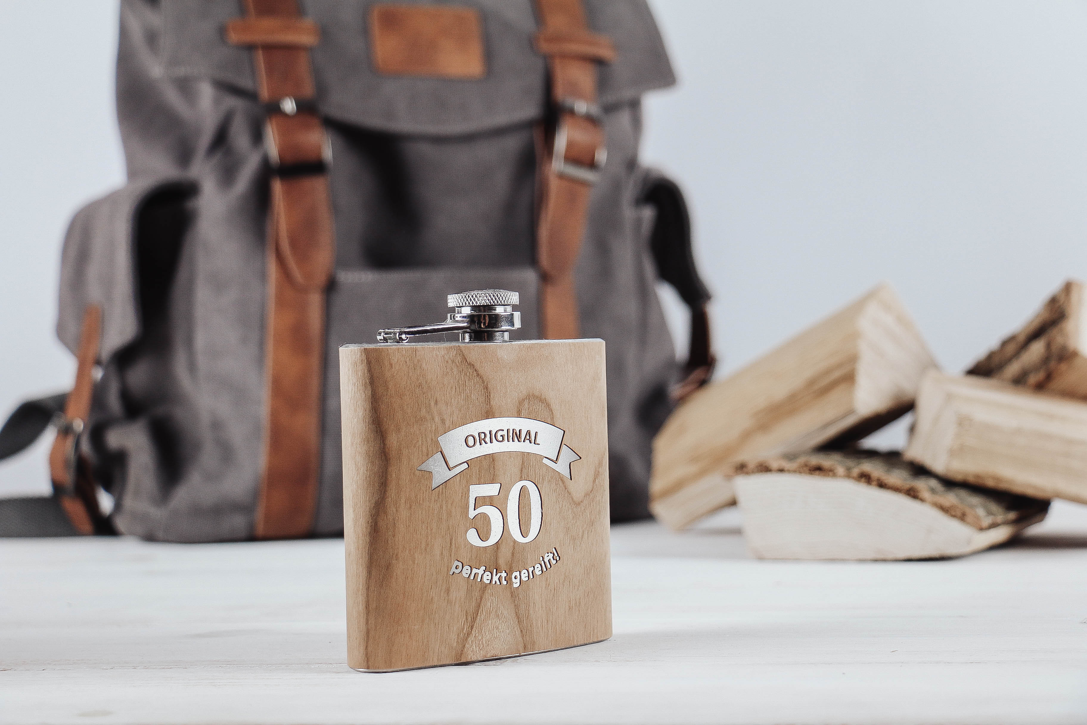 der-nischenladen-57 Flachmann mit Holzmanschette "Orginal 50 - perfekt gereift"