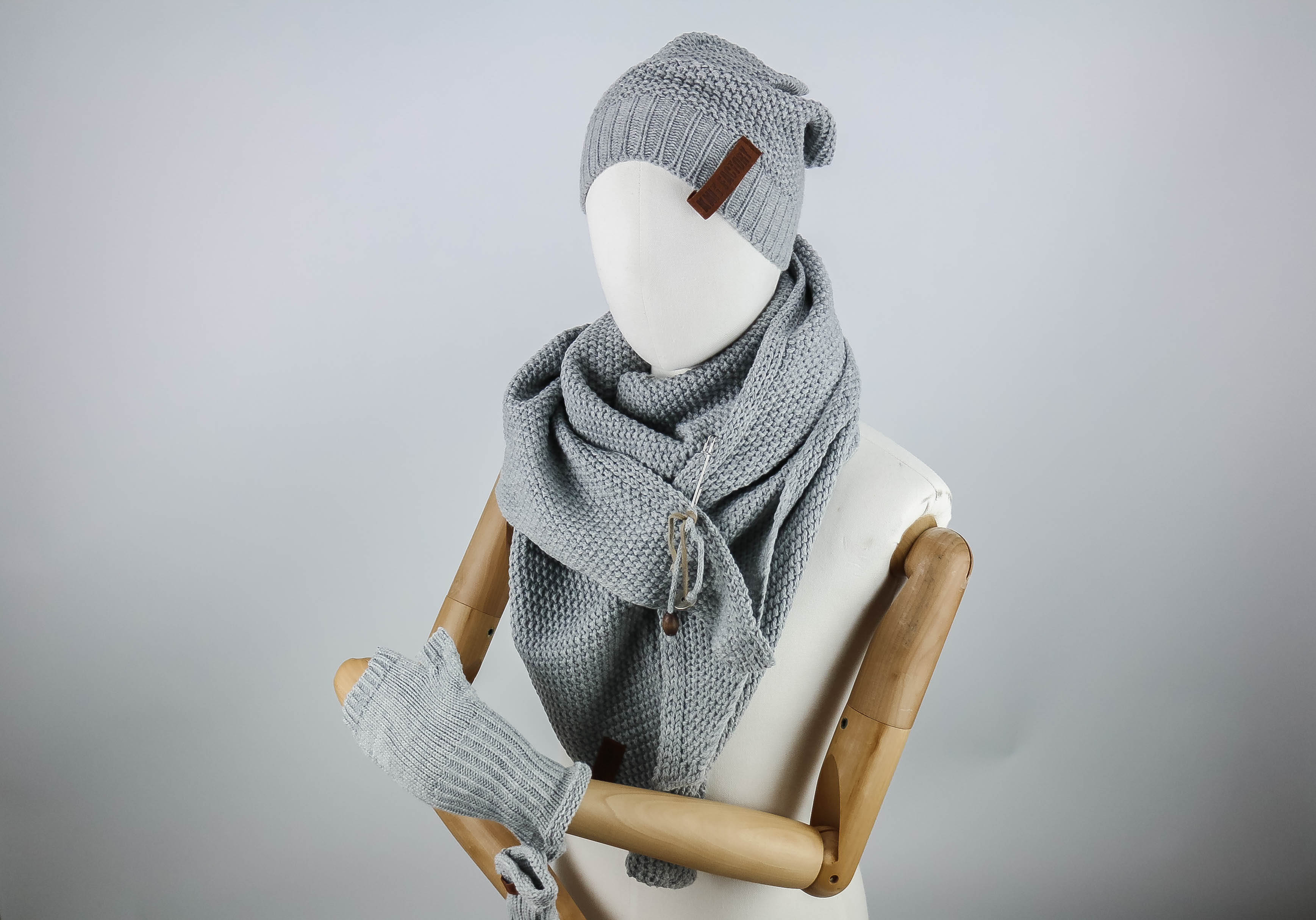 nischenladen-137 Dreiecksschal Hellgrau