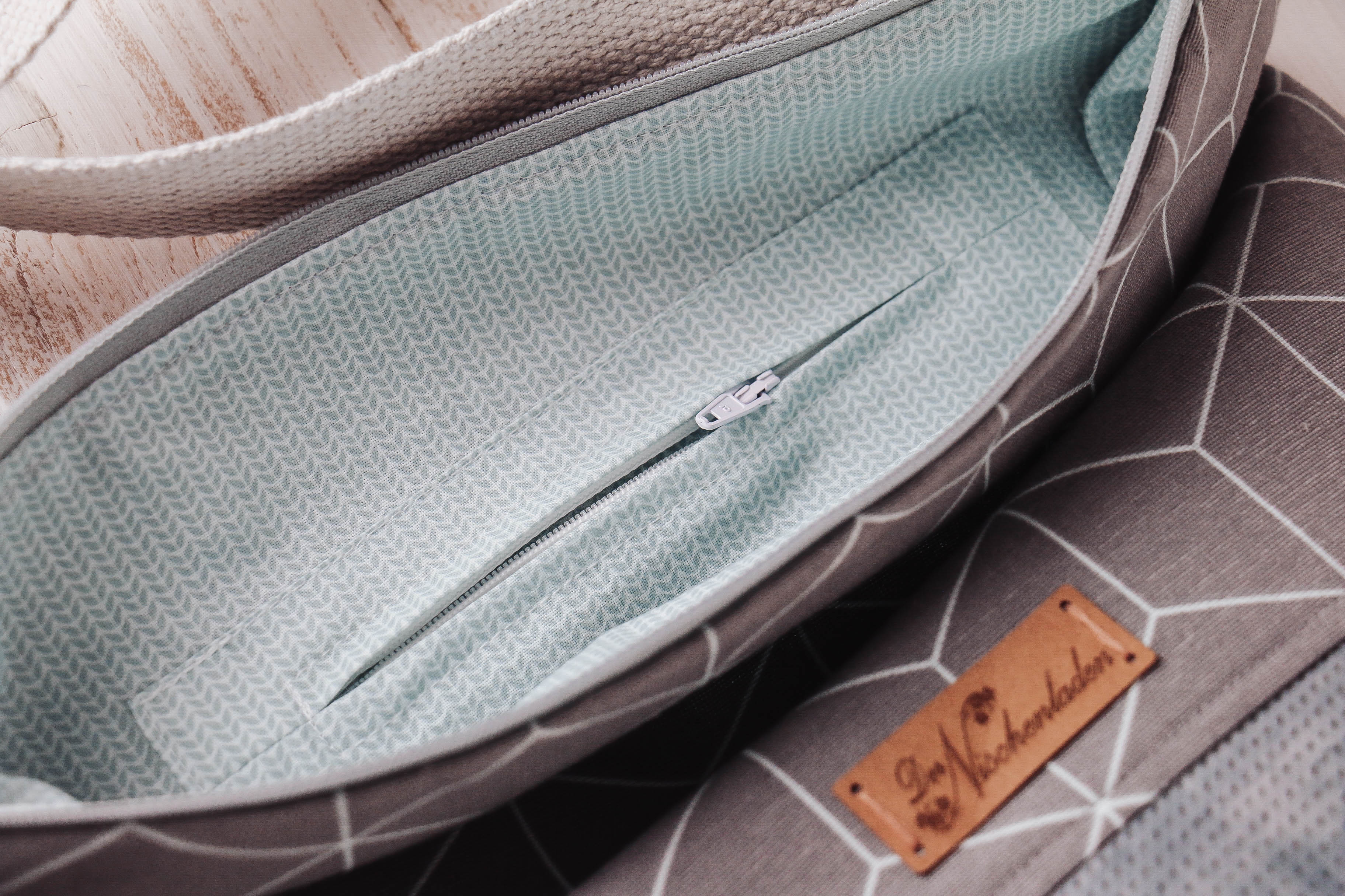 Umhängetasche Geo grey