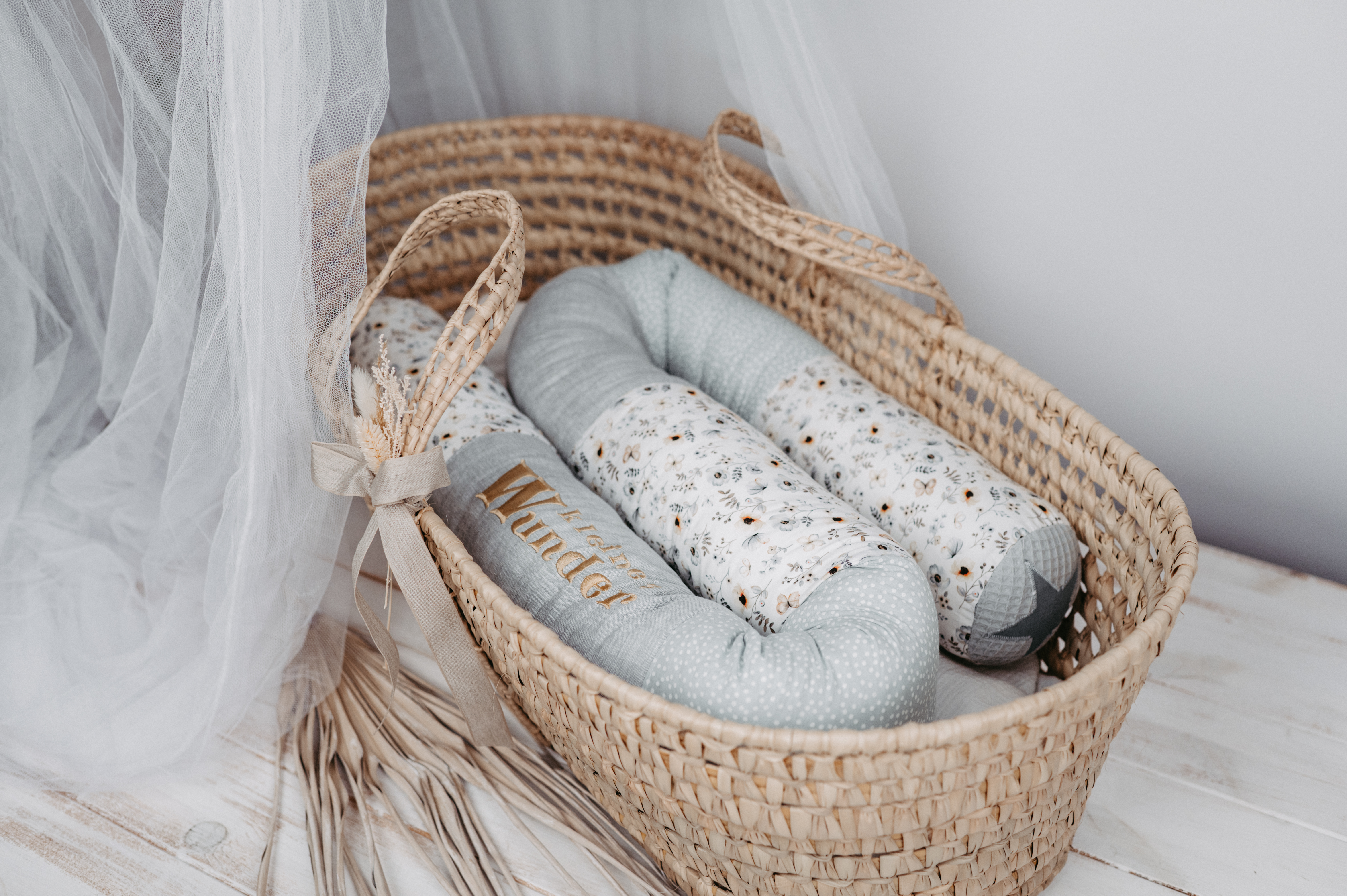 Bettschlange Blümchen eisblau/gelb Bettschlange Blümchen eisblau/gelb