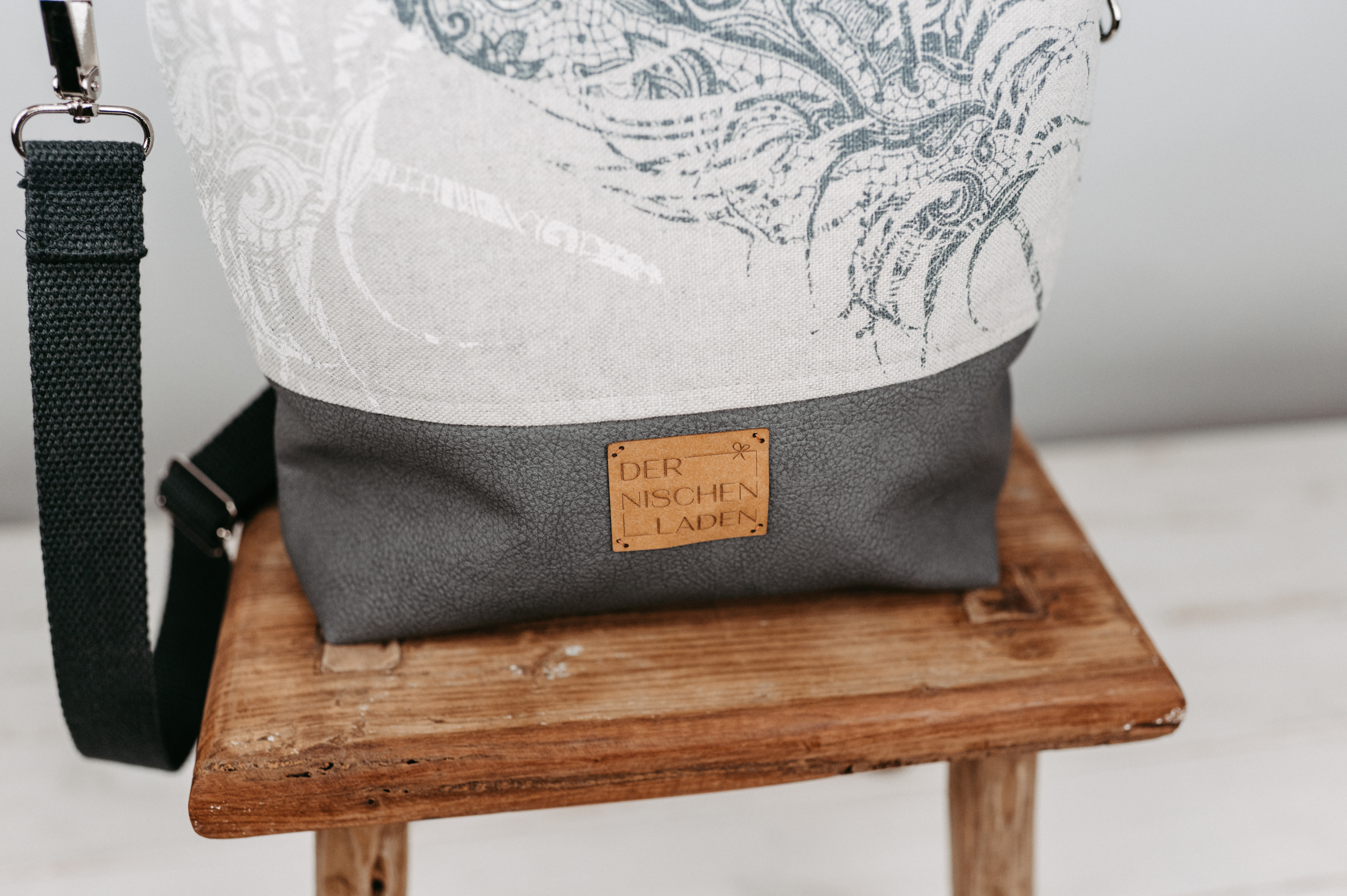 Umhängetasche feather grey Umhängetasche feather grey