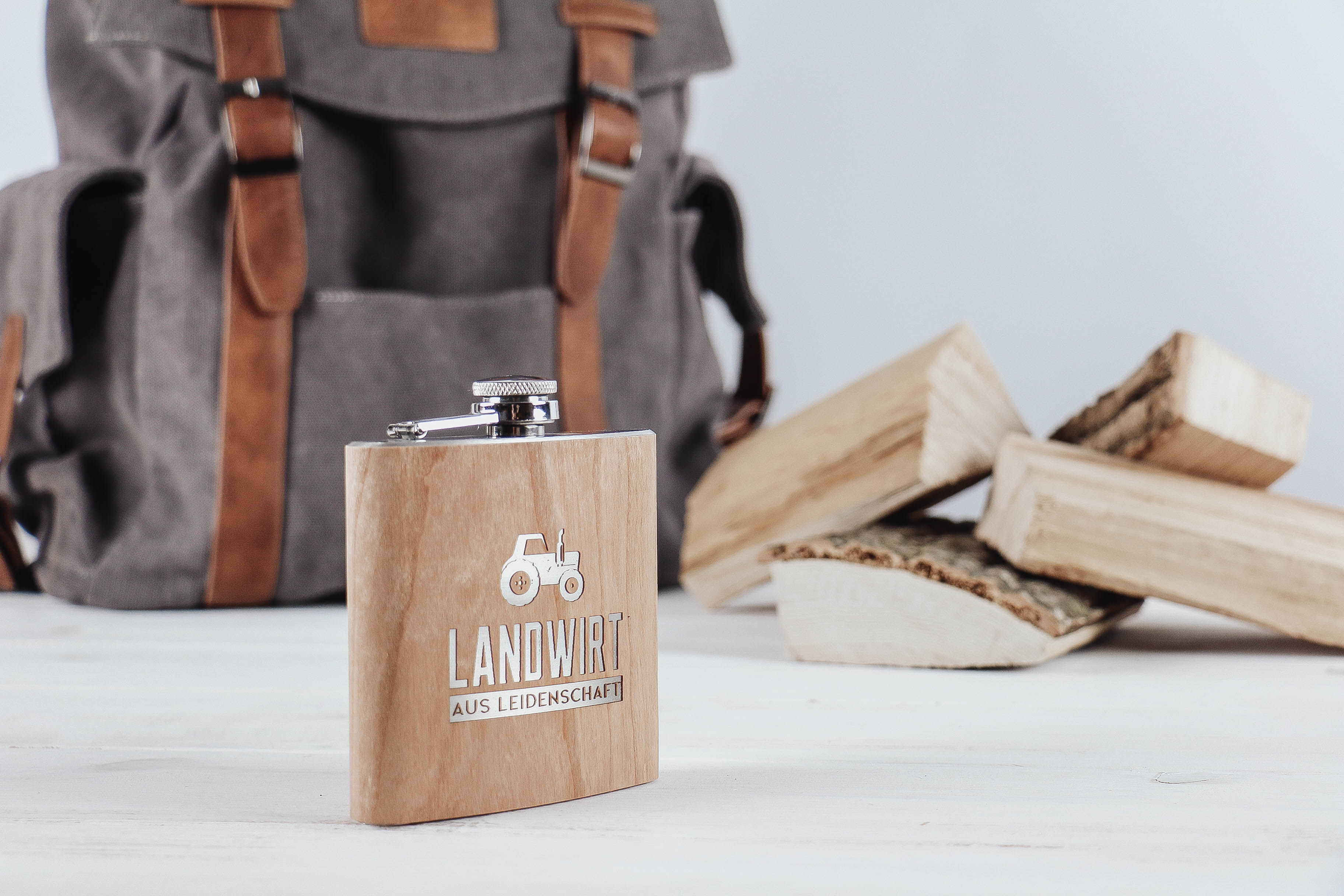 der-nischenladen-41 Flachmann mit Holzmanschette "Landwirt aus Leidenschaft"