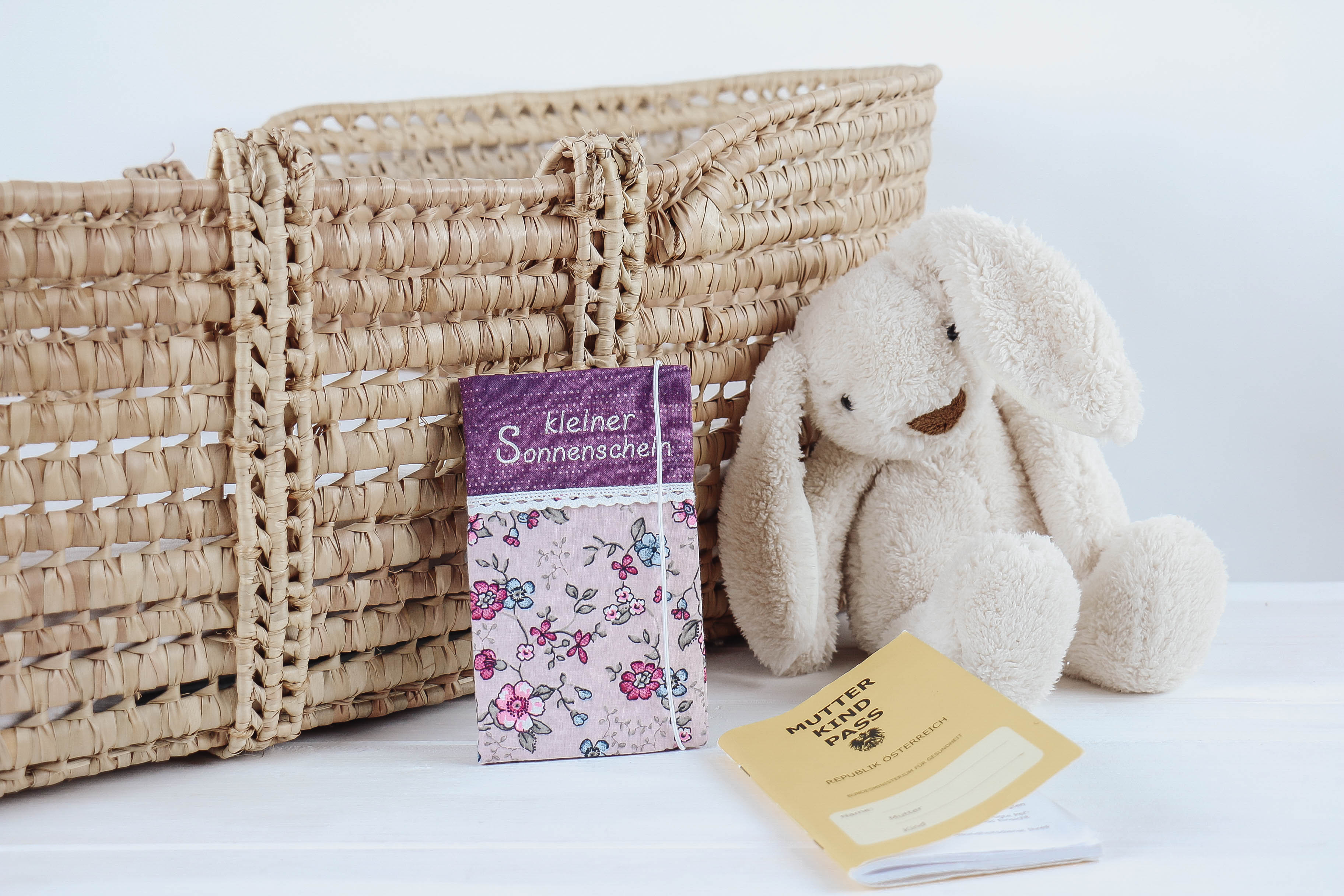 Nischenladen-53 Mutter-Kind-Passhülle Blumen rosa-lila