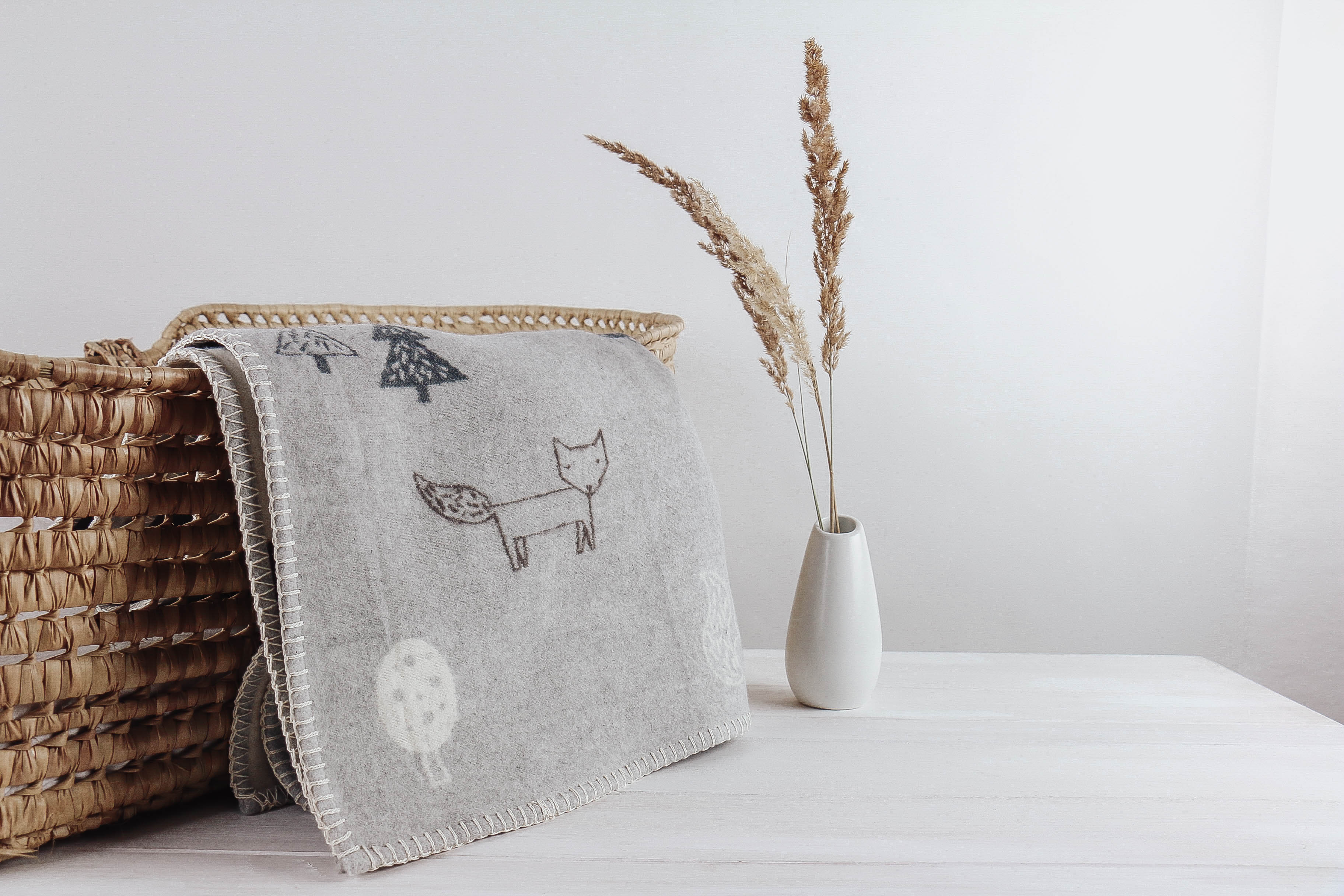 Nischenladen-88 Babydecke Waldtiere grau