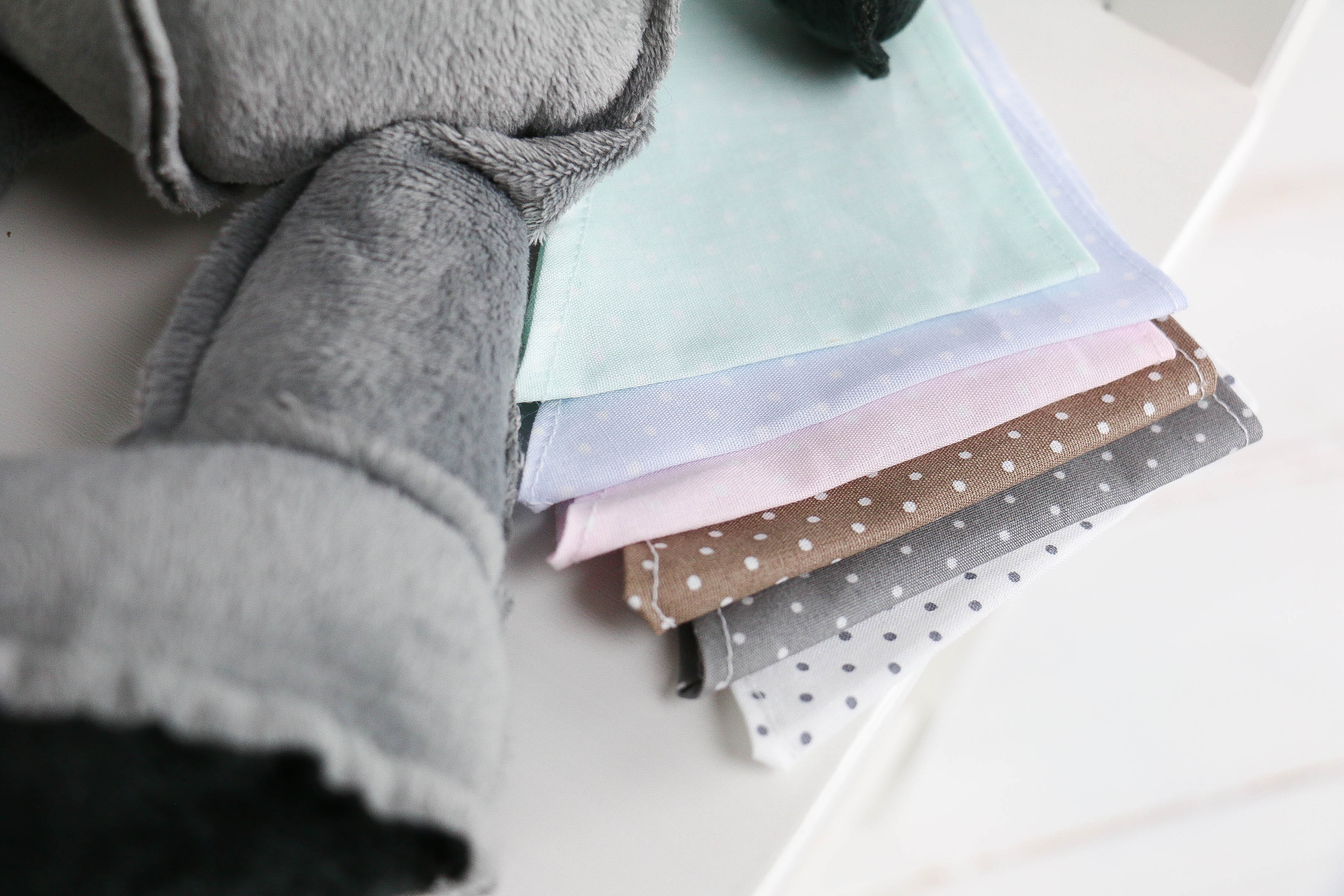 nischenladen-3umhbx5VwRKU0B Kuscheltier Esel grau mit besticktem Halstuch