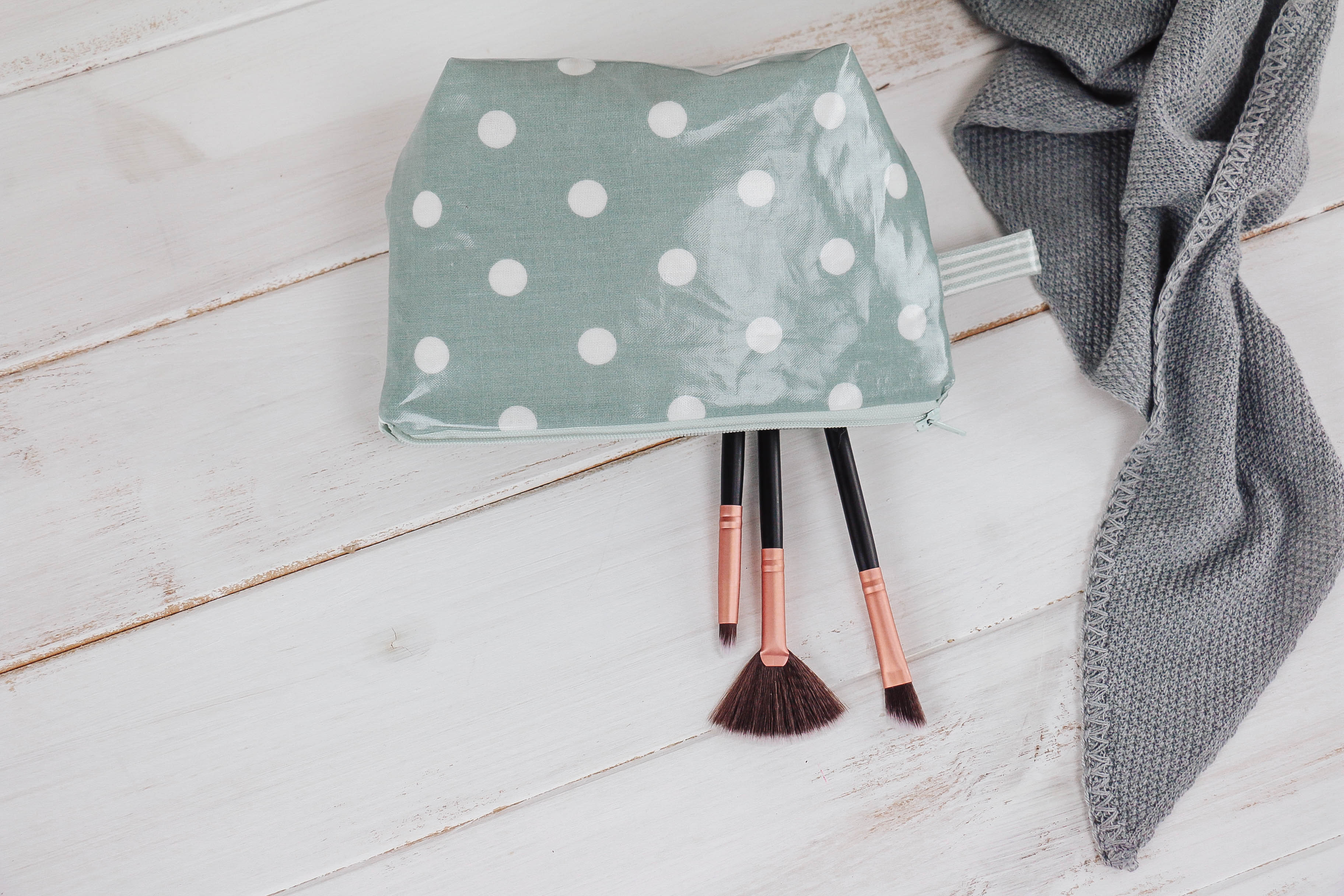 nischenladen-30nwiraMvitJGXc Wachstuchtäschchen Punkte mint-weiß