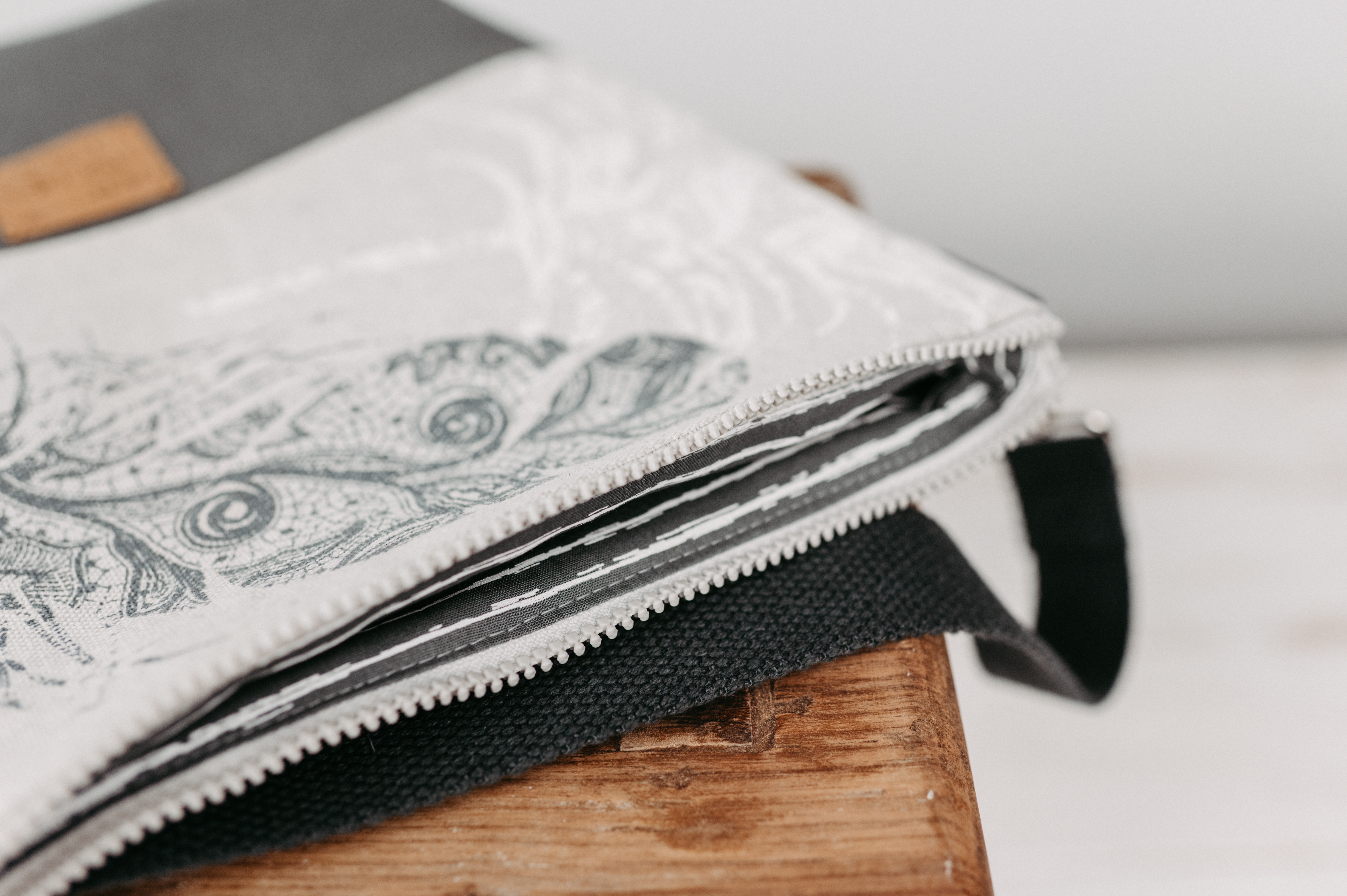 Umhängetasche feather grey Umhängetasche feather grey