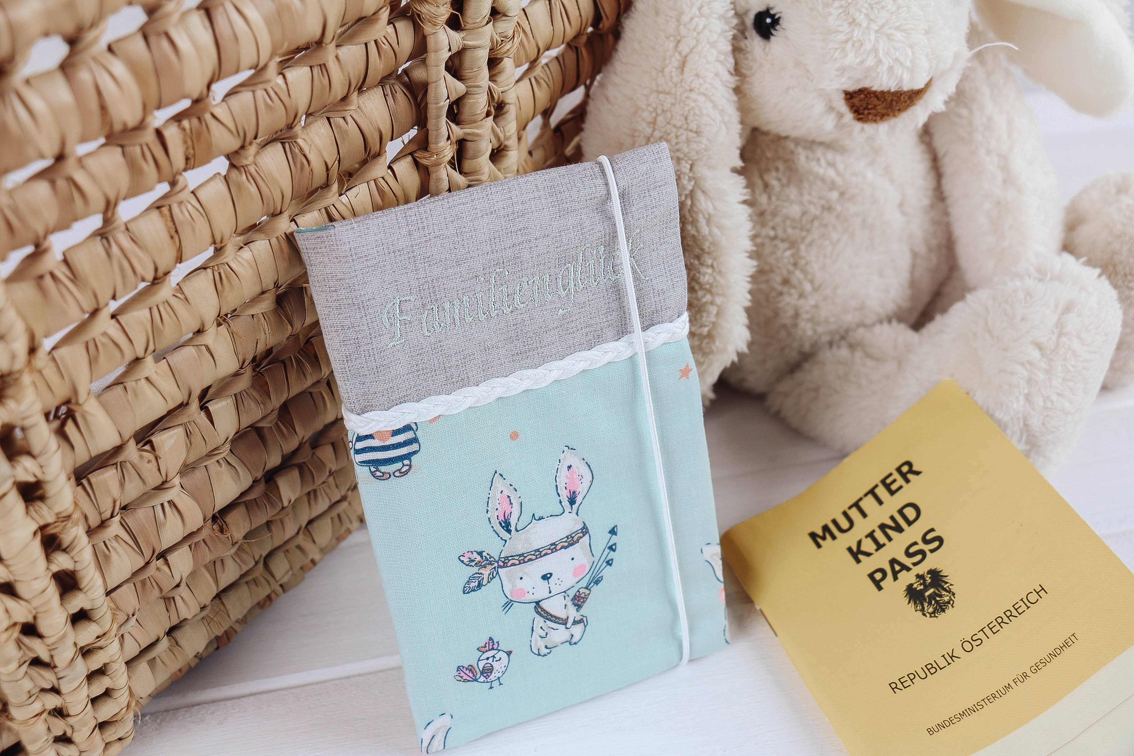 Nischenladen-79 Mutterkindpasshülle Hasen mint-grau