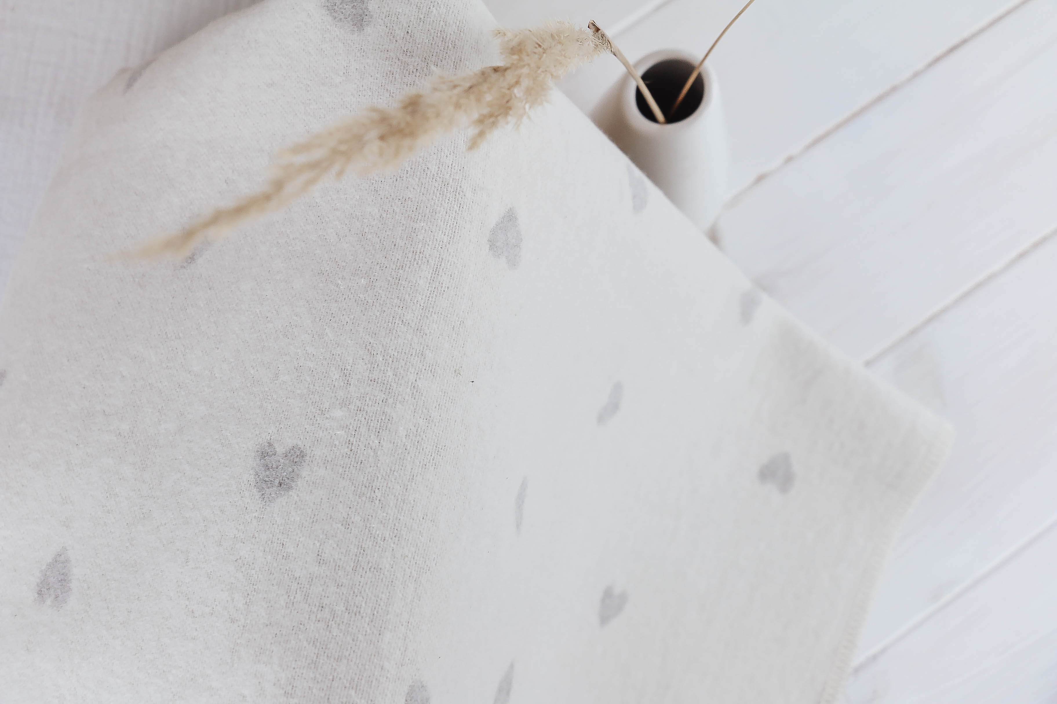 der-nischenladen-9K7BLO9TzepYvt Babydecke Herzen grau-natur