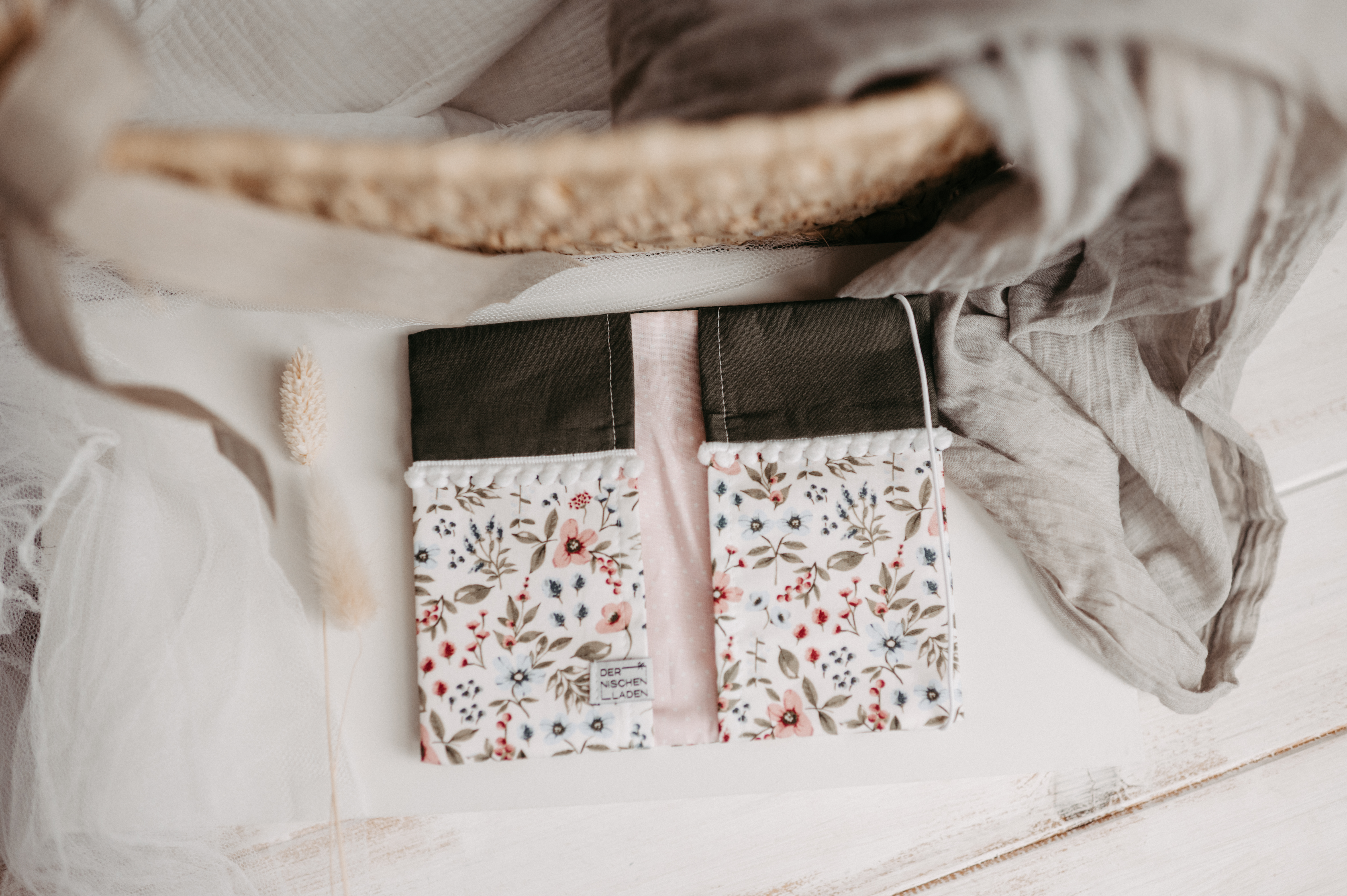 Mutter-Kind-Passhülle Blumen rosa/grün Mutter-Kind-Passhülle Blumen rosa/grün