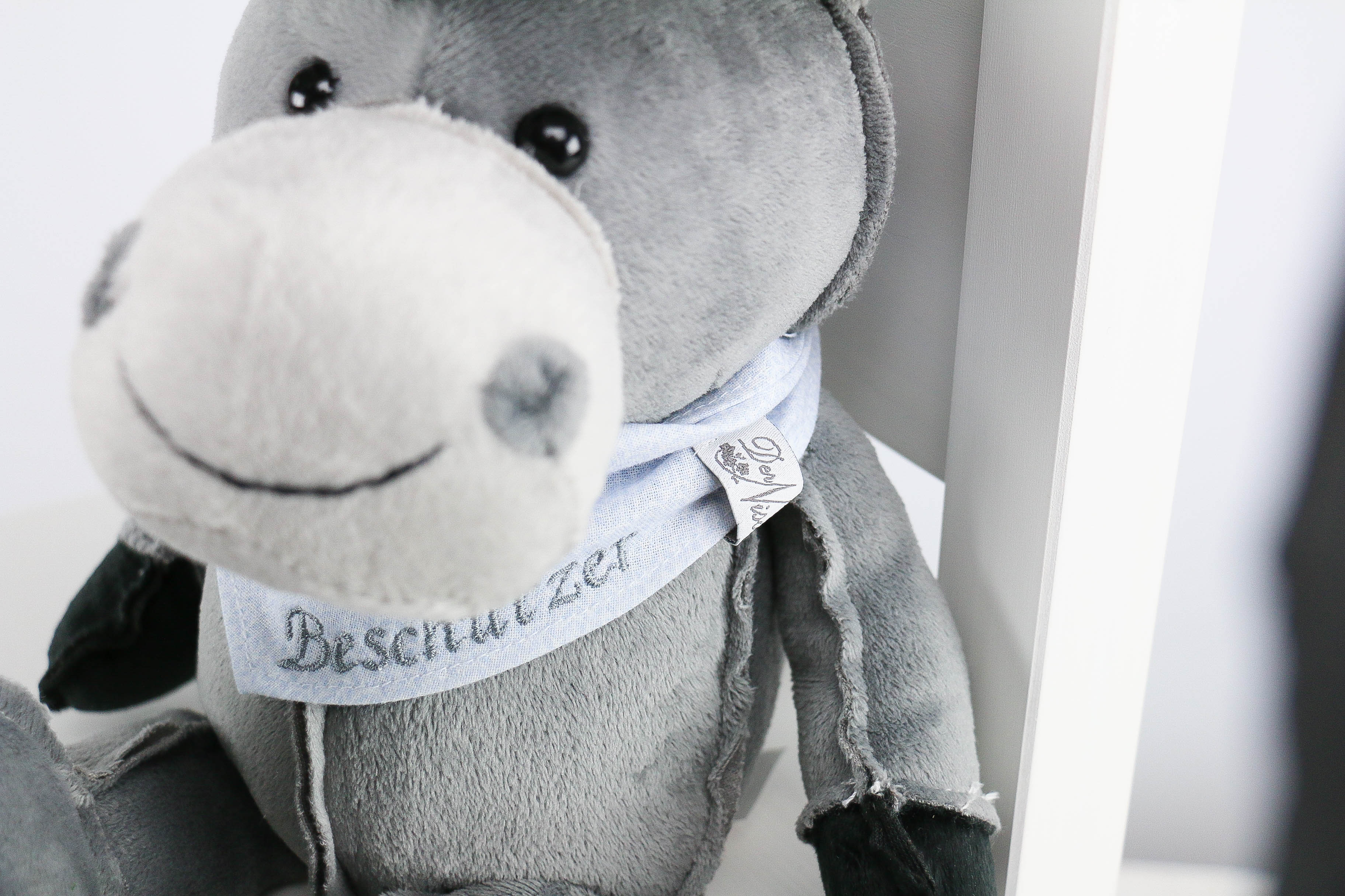 nischenladen-2jIw31IaAXazTf Kuscheltier Esel grau mit besticktem Halstuch