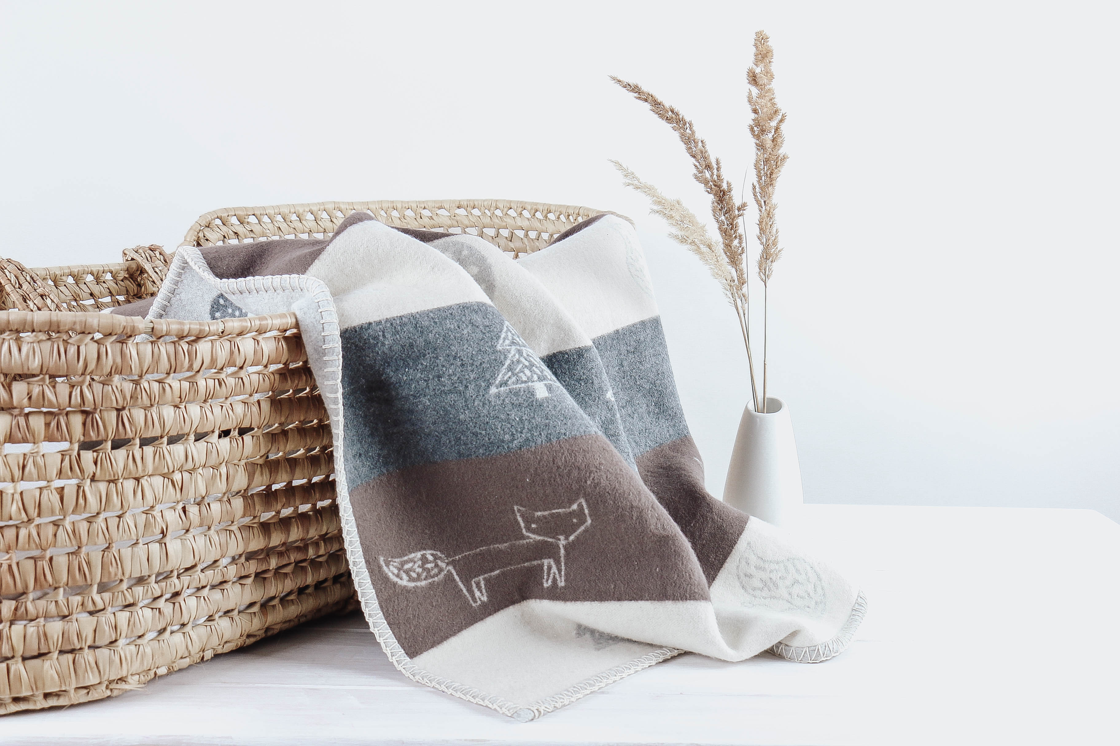 Nischenladen-83 Babydecke Waldtiere grau