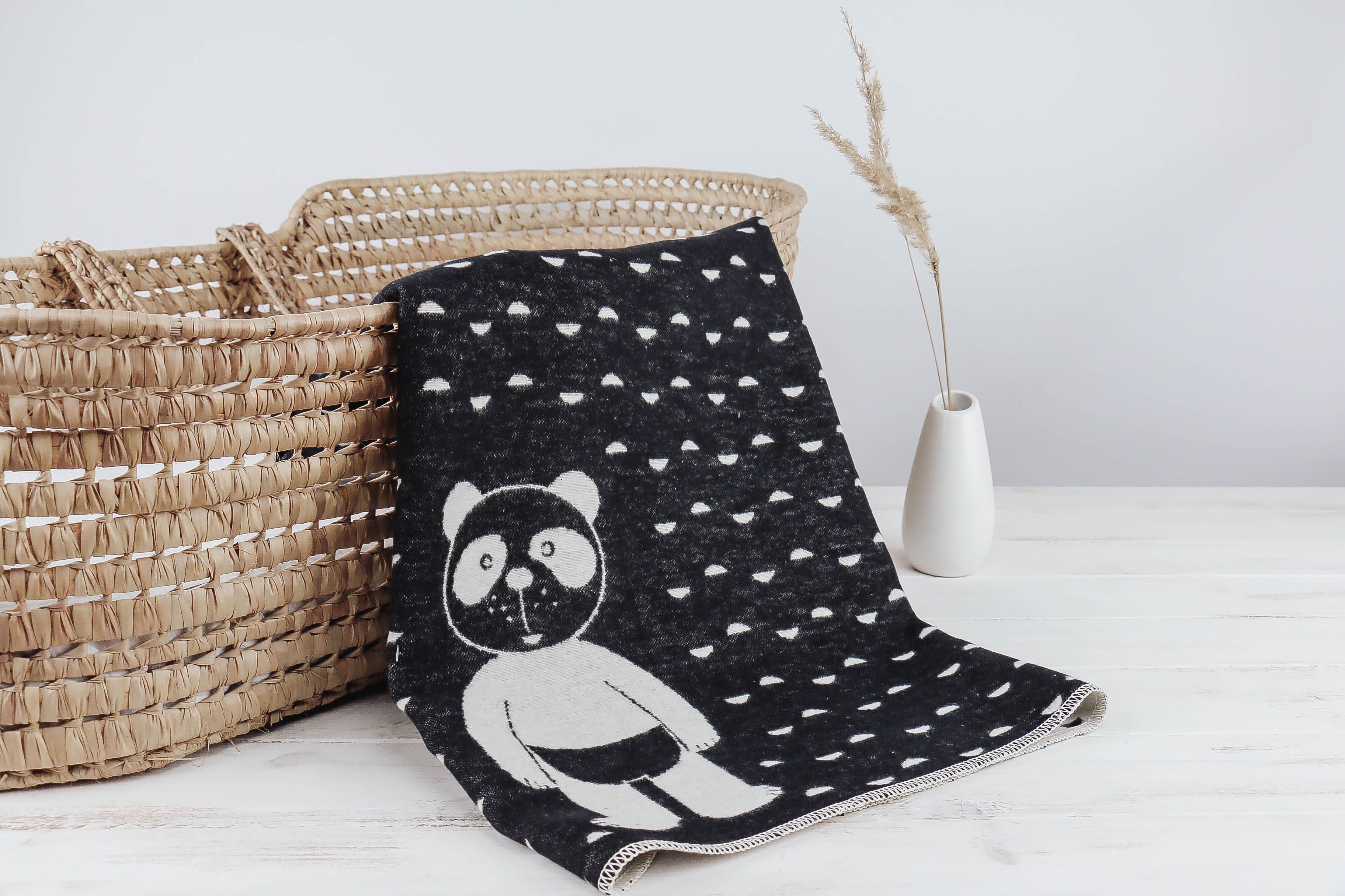 der-nischenladen-15uvgDL4tATTVWC Babydecke Panda schwarz-natur