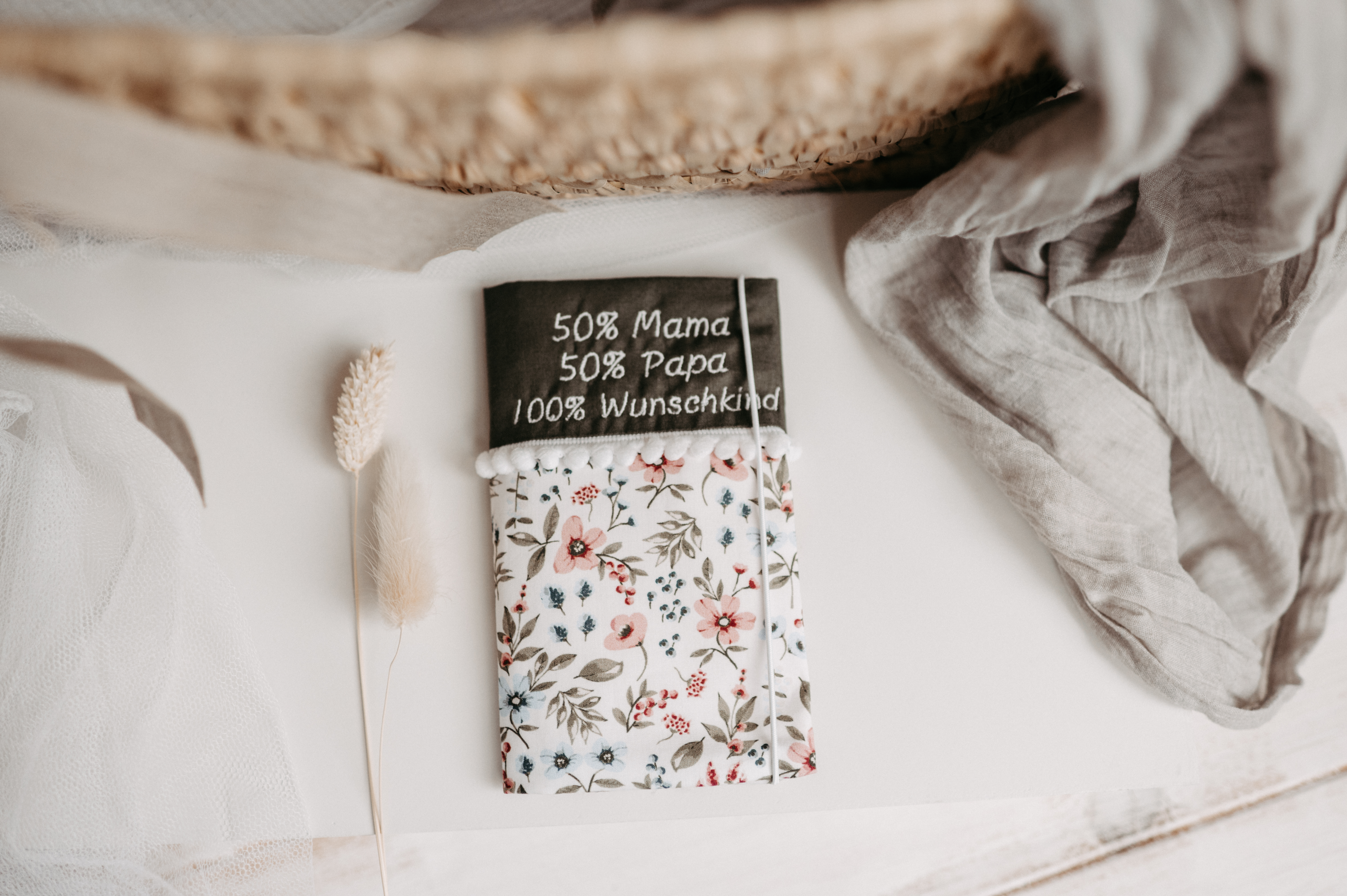 Mutter-Kind-Passhülle Blumen rosa/grün Mutter-Kind-Passhülle Blumen rosa/grün