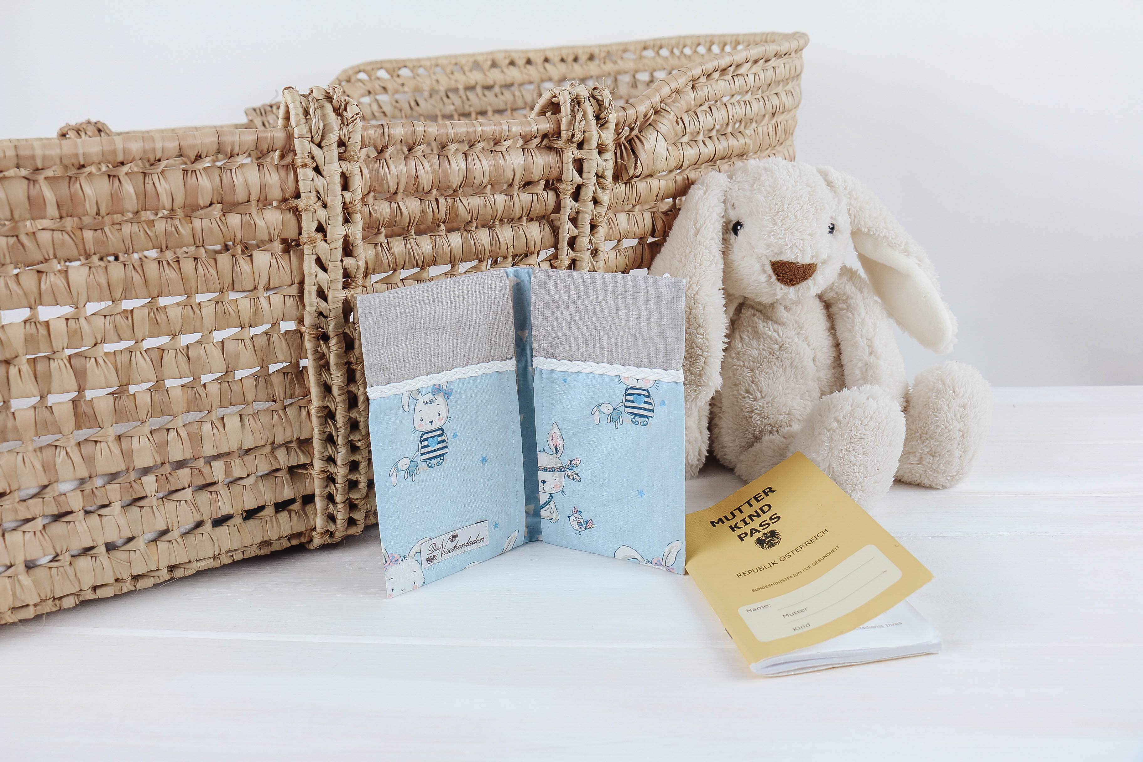Nischenladen-58 Mutter-Kind-Passhülle Hasen blau-grau