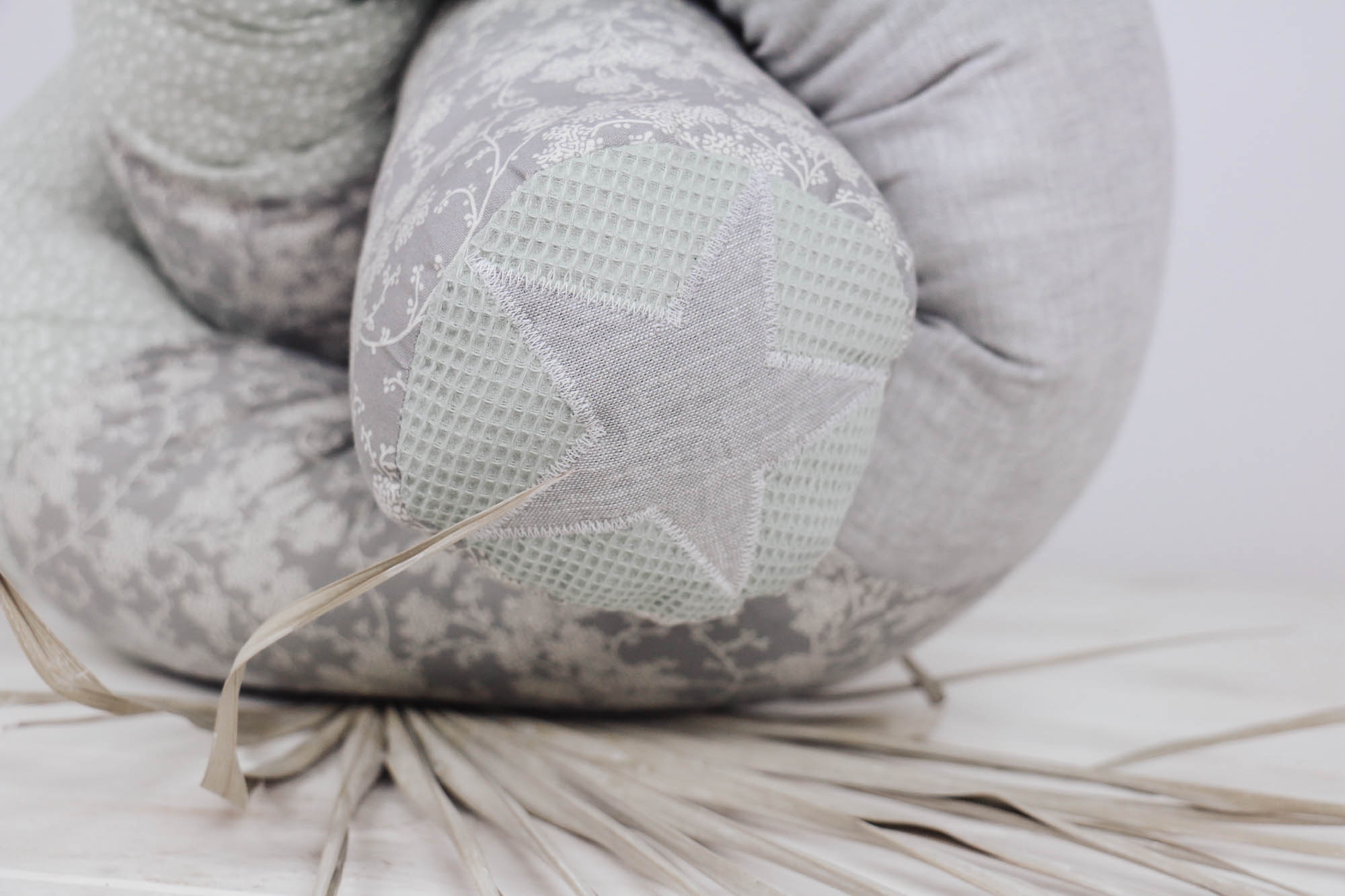 20220616-IMG_0692 Bettschlange *Blumenranke* mint-grau