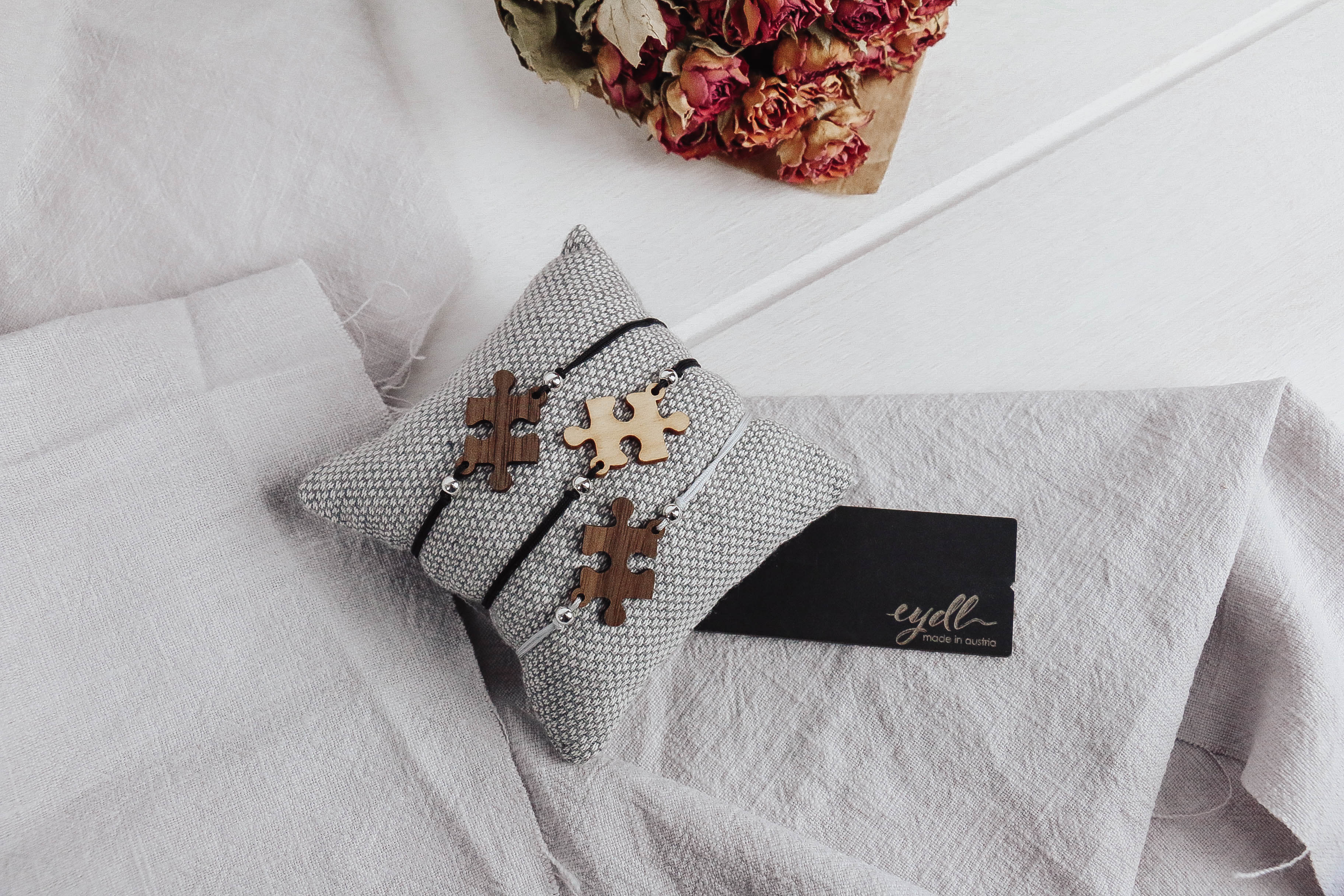 IMG_8969 Armband *Puzzle* Nussholz schwarz