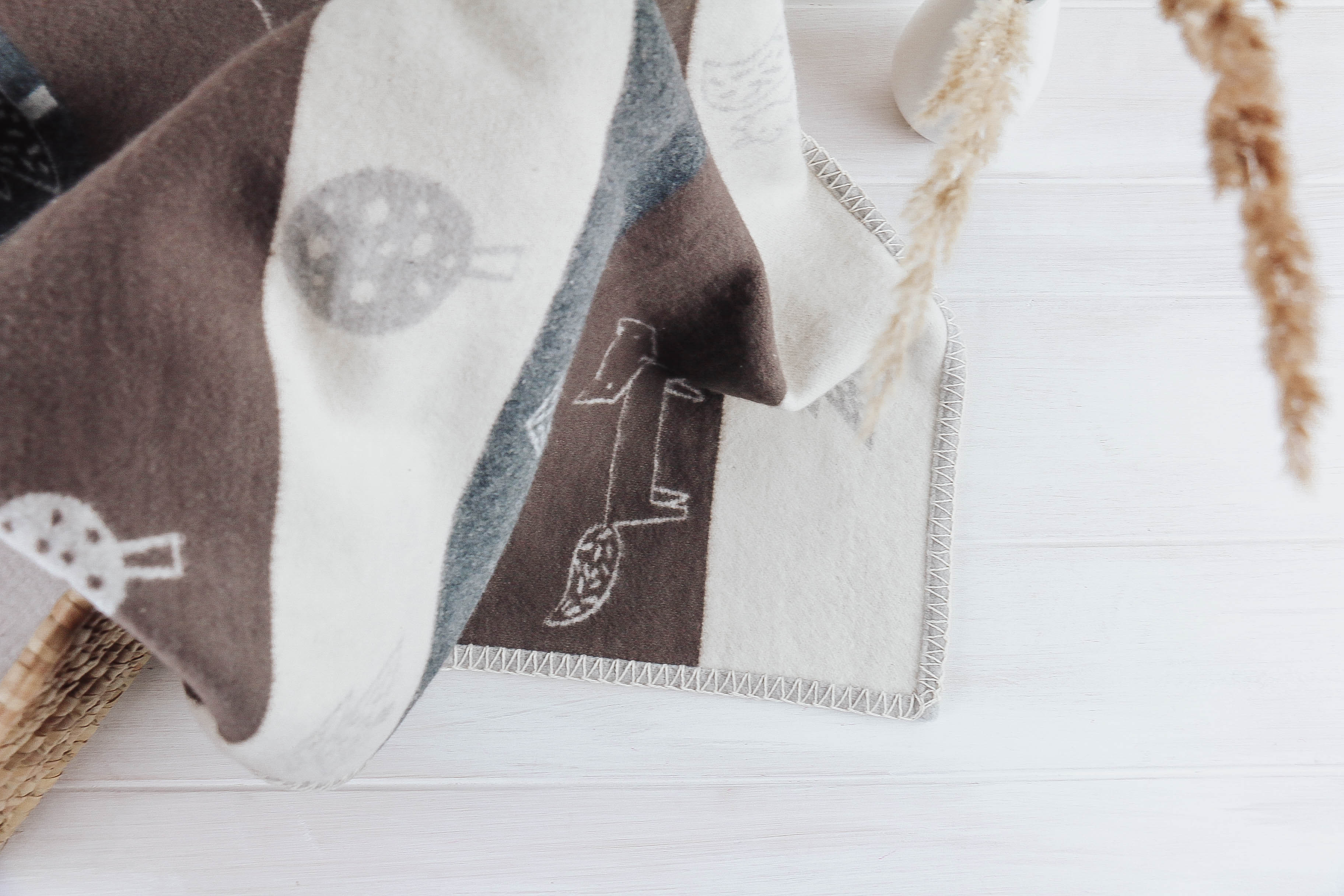 Nischenladen-86 Babydecke Waldtiere grau