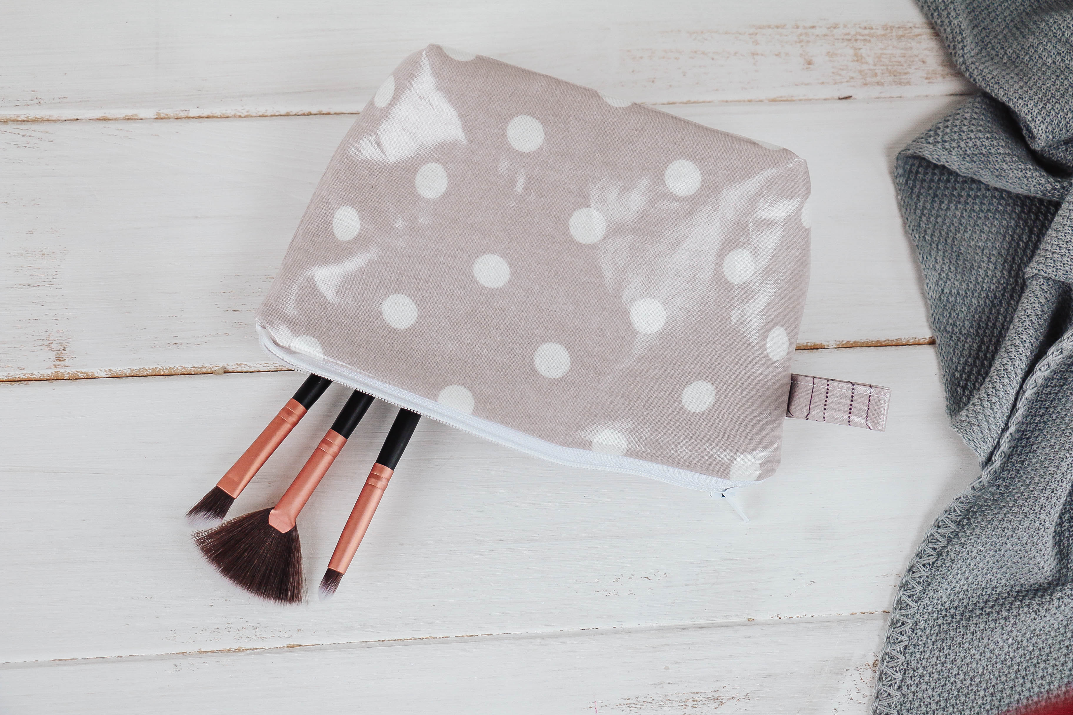 nischenladen-83XtVKx9fHO8ngW Wachstuchtäschchen Punkte rosa-weiß