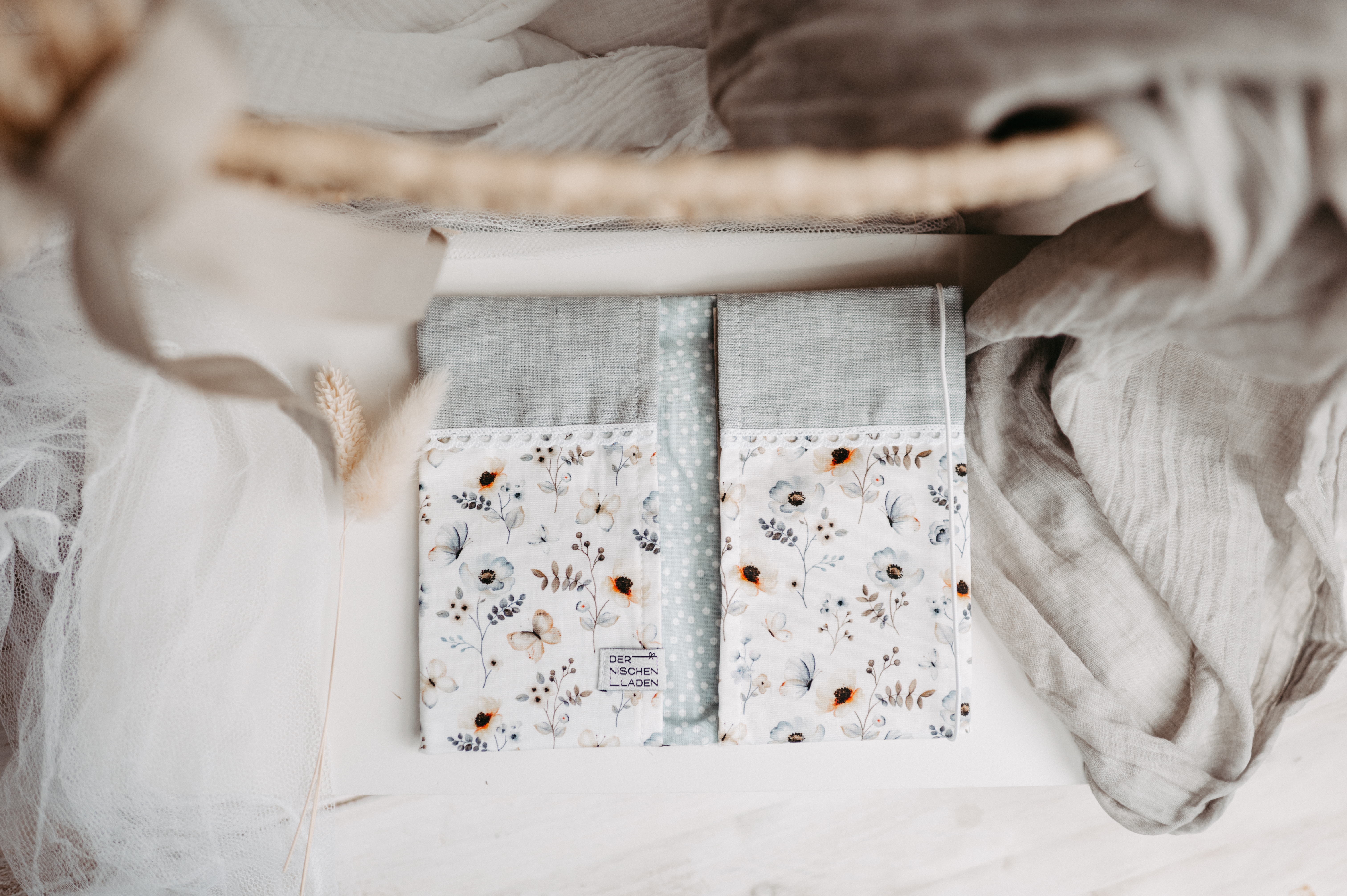 Mutter-Kind-Passhülle Blümchen eisblau/gelb Mutter-Kind-Passhülle Blümchen eisblau/gelb