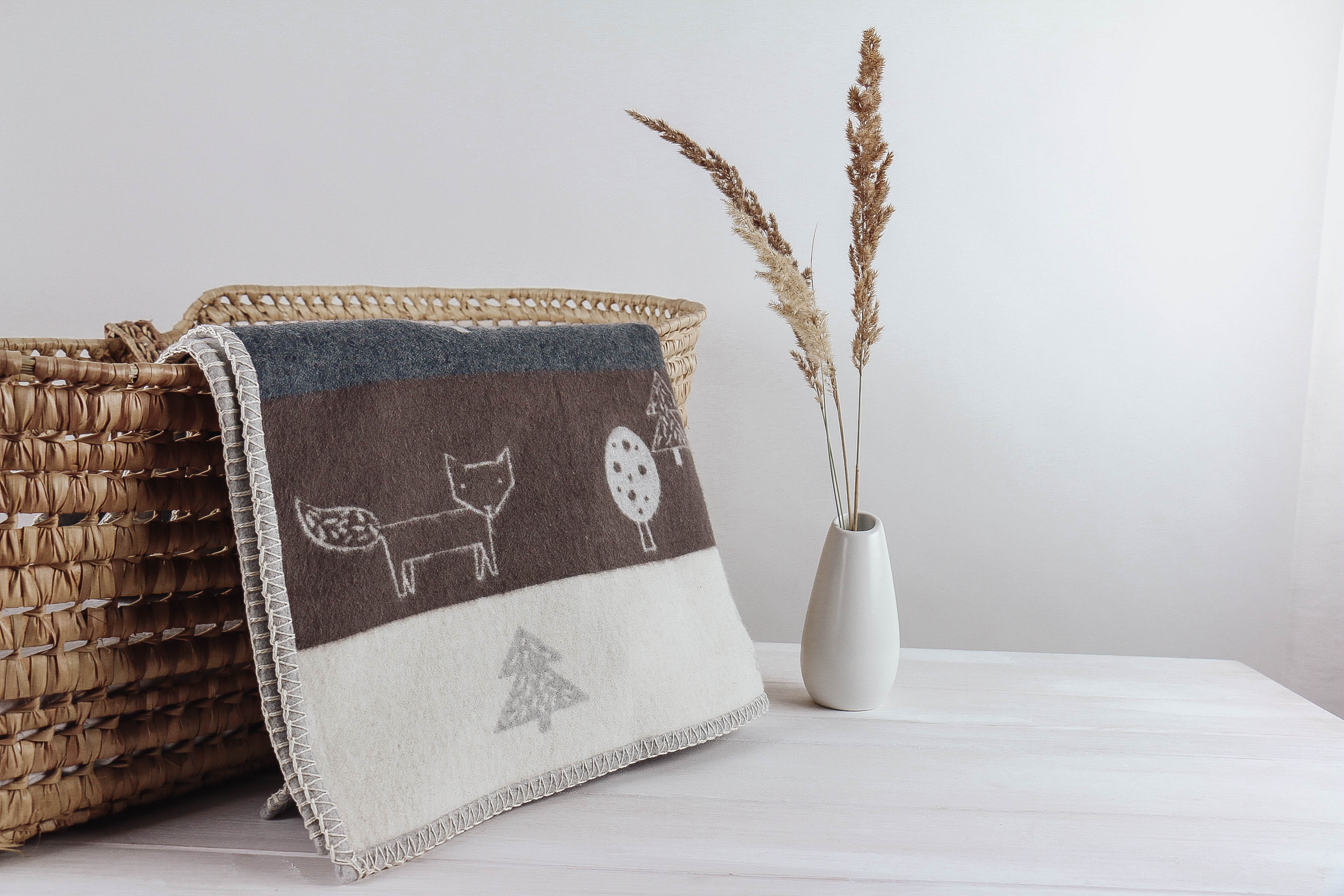 Nischenladen-87 Babydecke Waldtiere grau