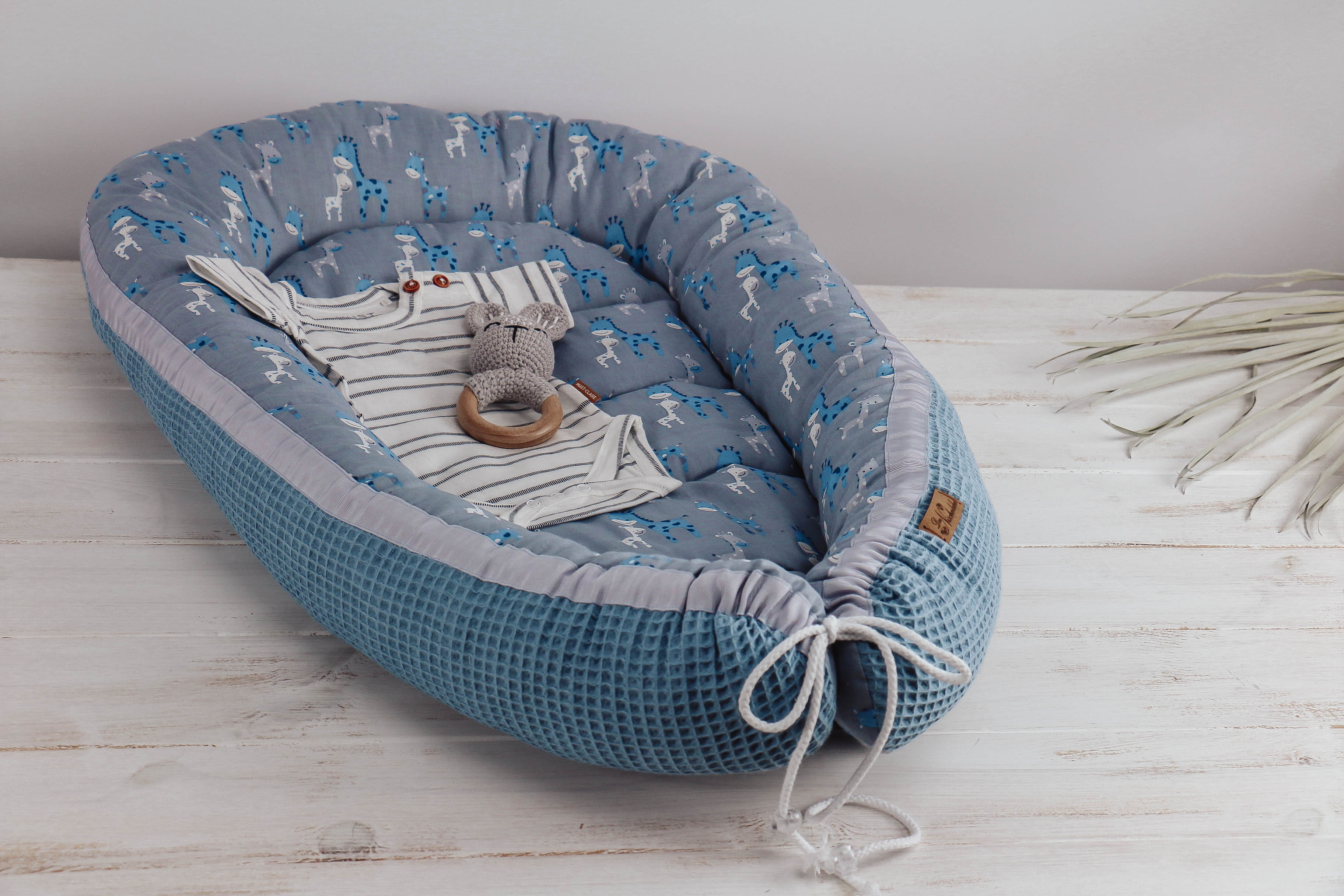 nischenladen-99 Babynest Giraffe blau-grau