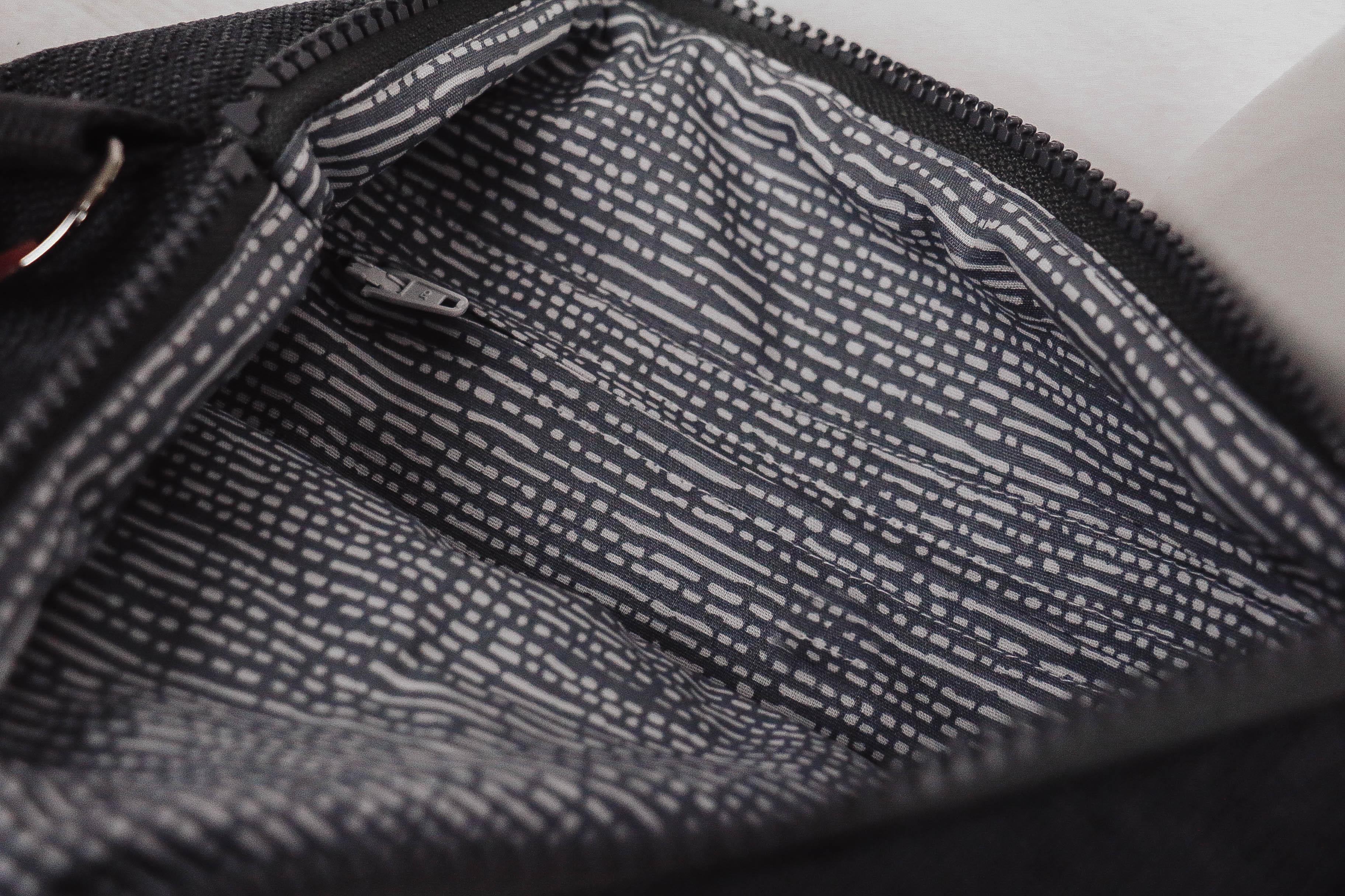 IMG_9292 Umhängetasche Dark Sky