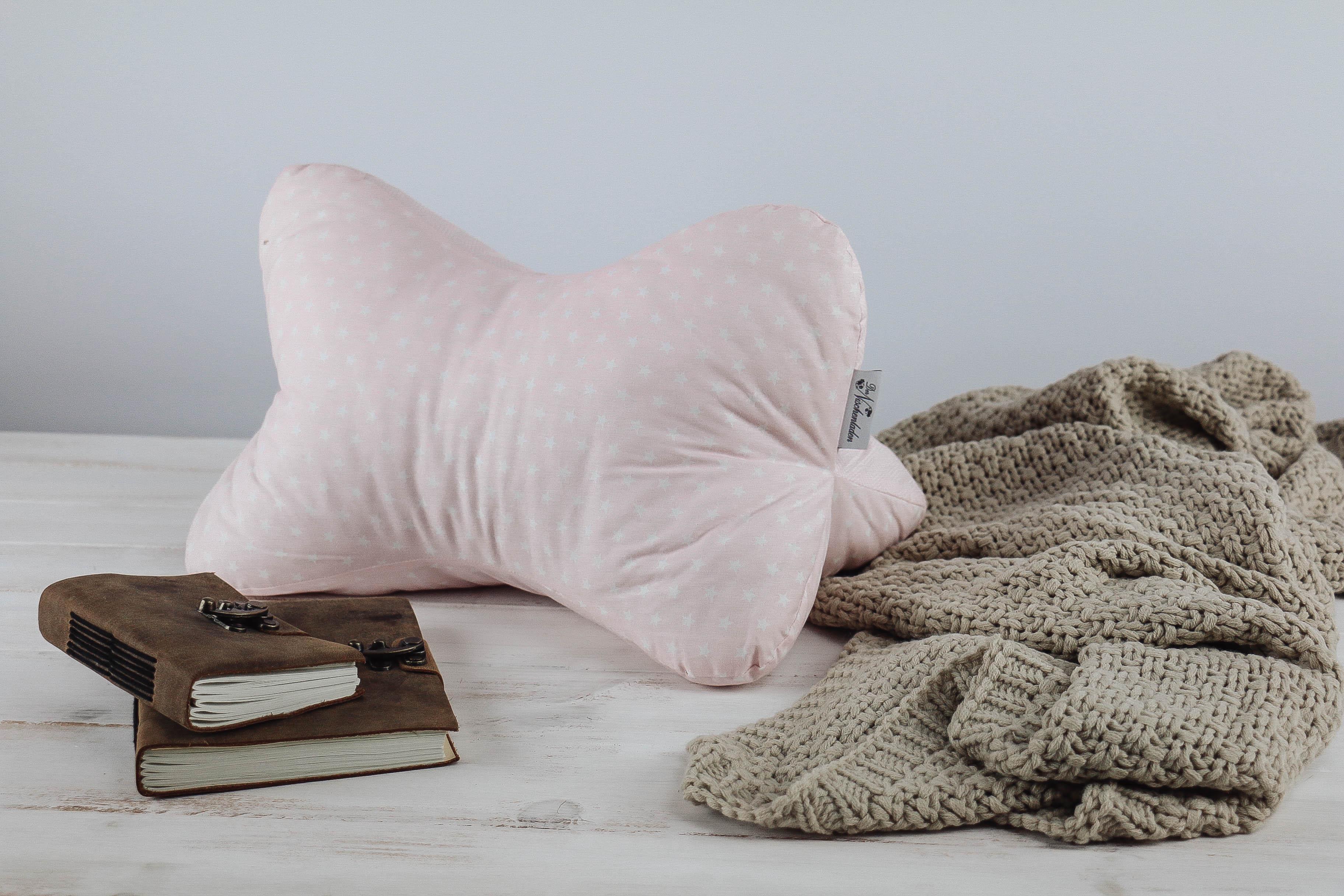 der-nischenladen-9kXEoGNLTy7Qqz Leseknochen rosa