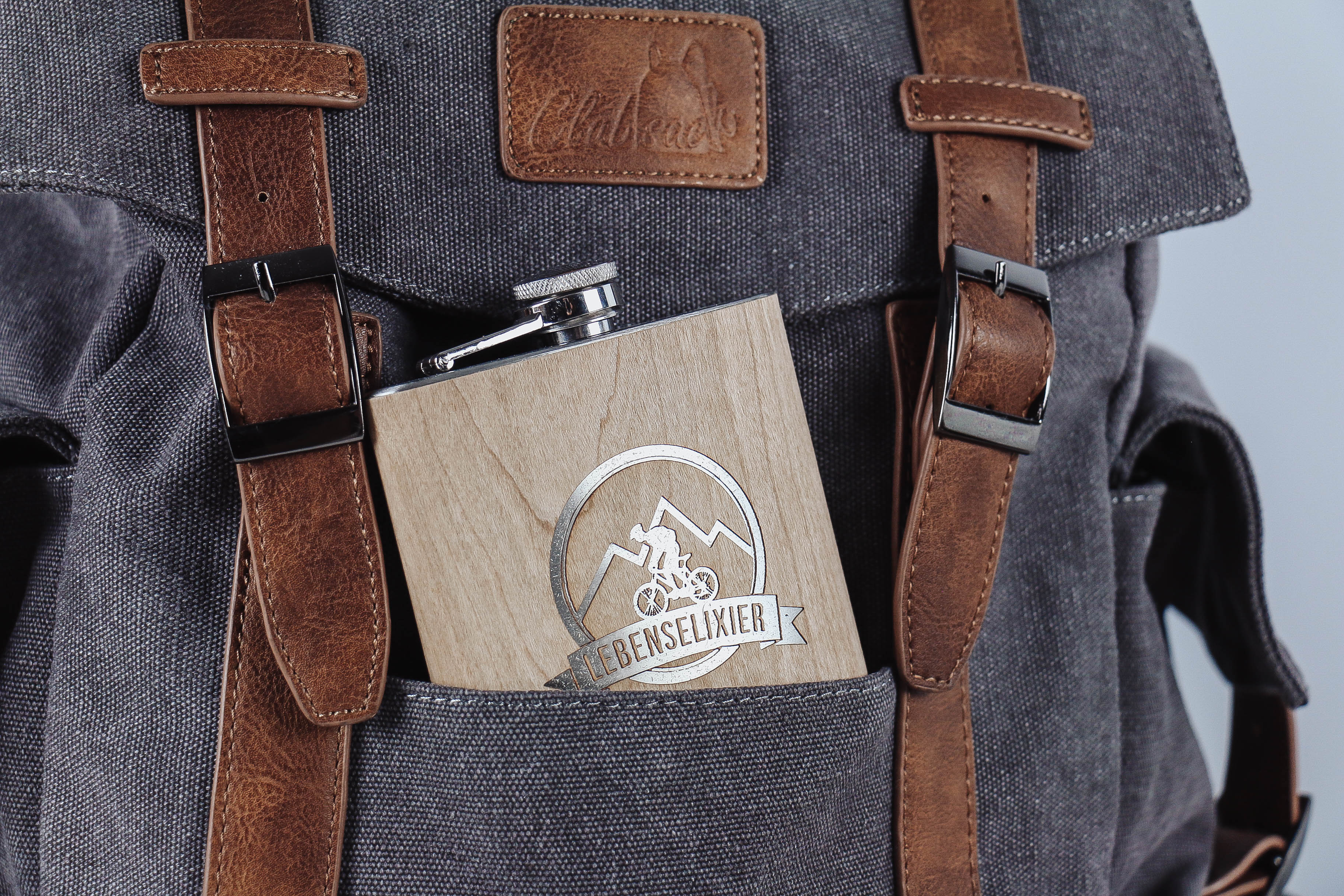 Flachmann mit Holzmanschette "Lebenselixier" Flachmann mit Holzmanschette "Lebenselixier"