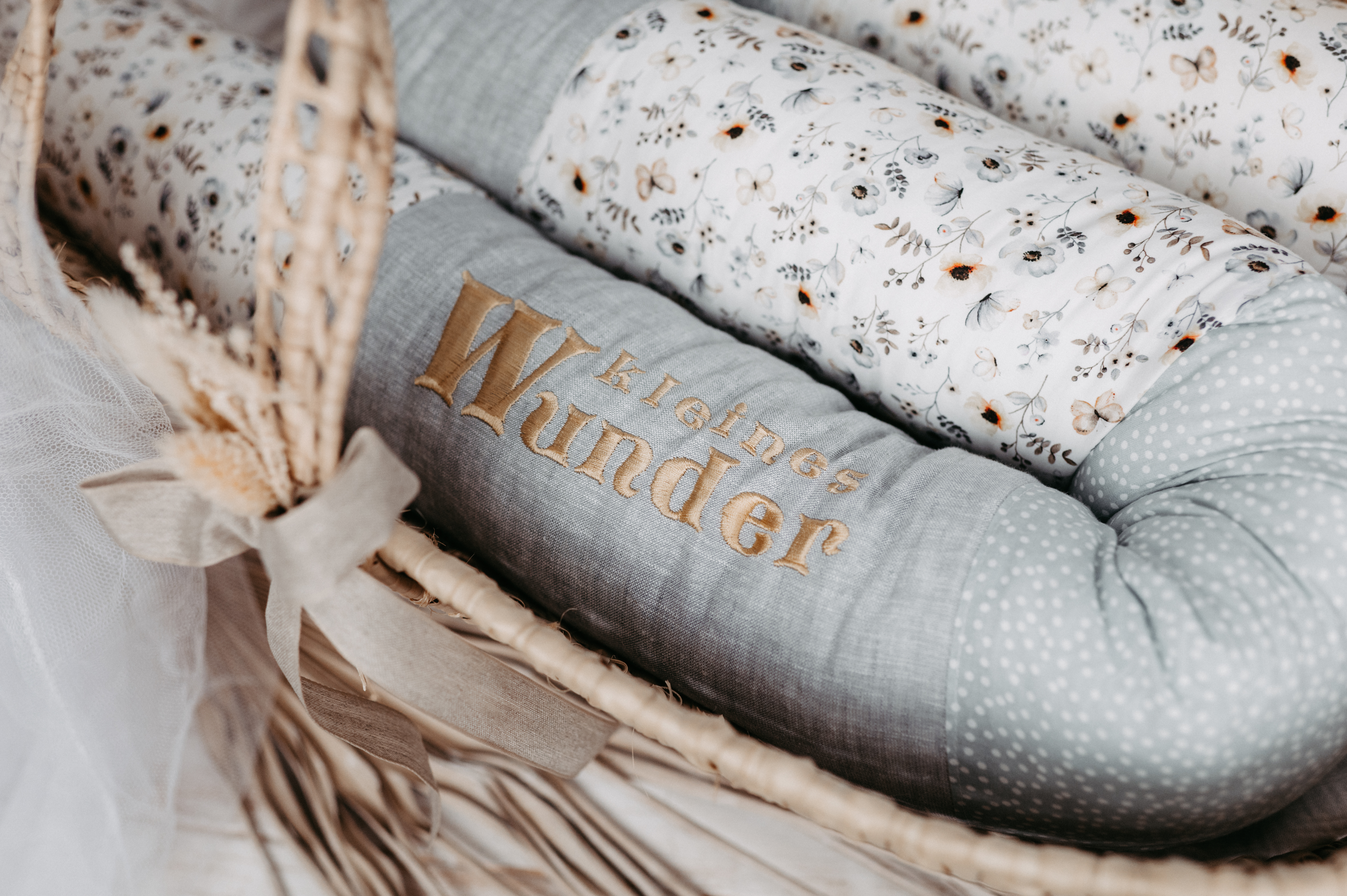 Bettschlange Blümchen eisblau/gelb Bettschlange Blümchen eisblau/gelb