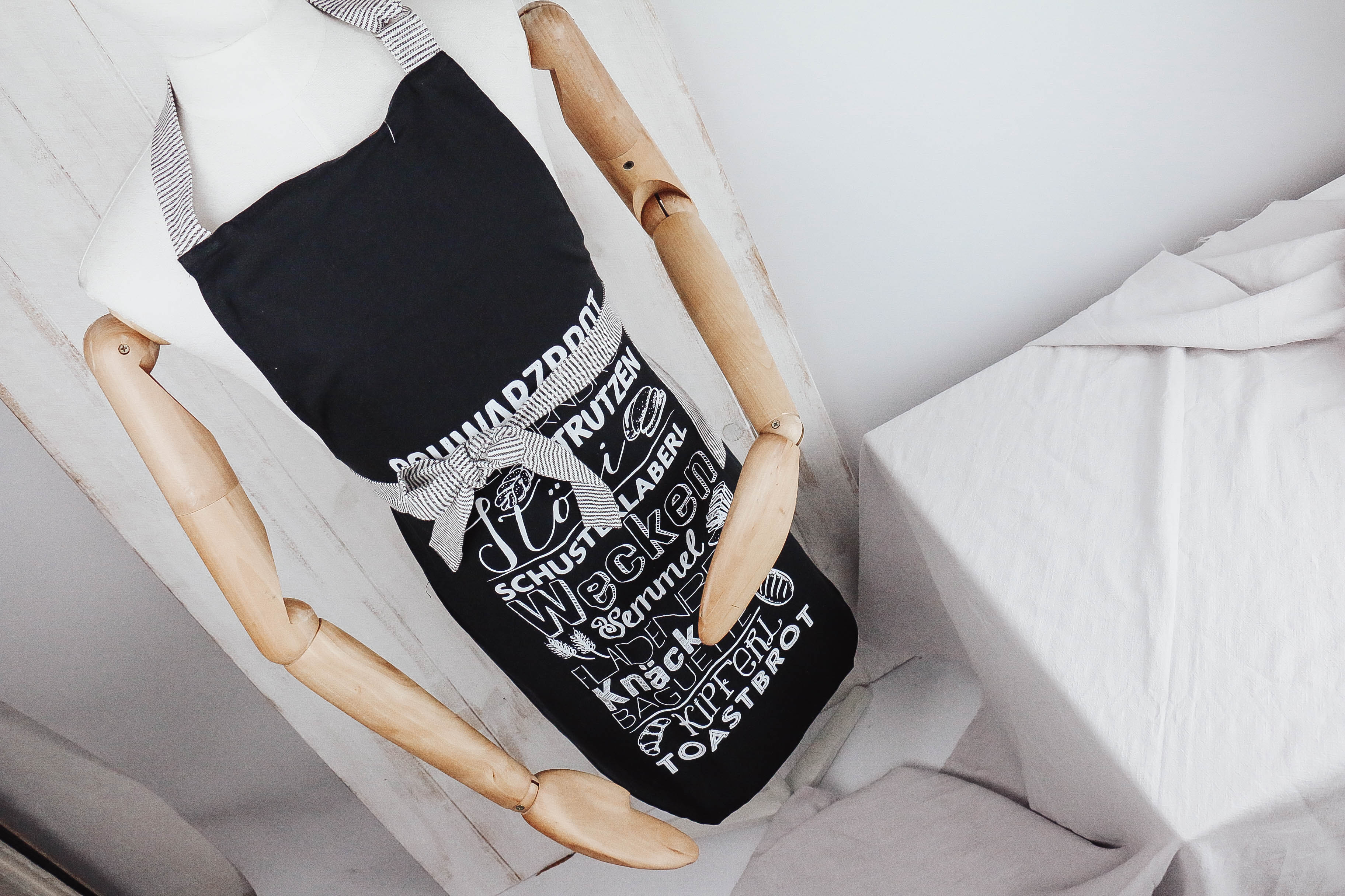 Schürze Brot schwarz-weiß Schürze Brot schwarz-weiß
