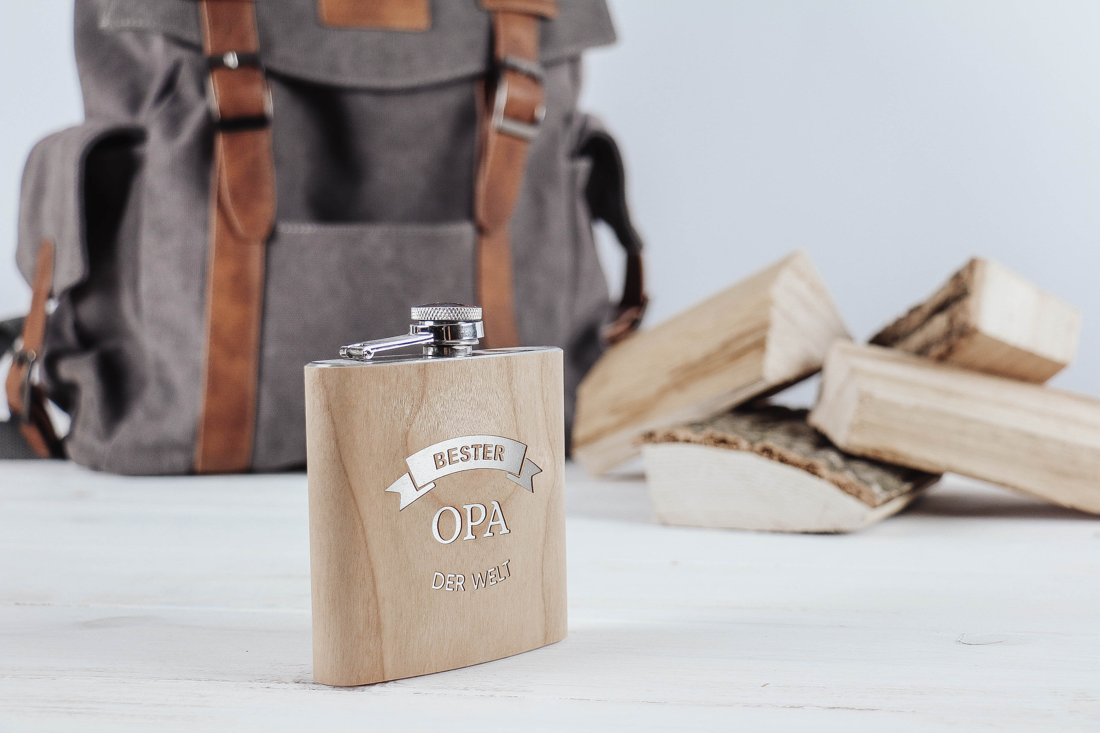 der-nischenladen-48 Flachmann mit Holzmanschette "Bester Opa"