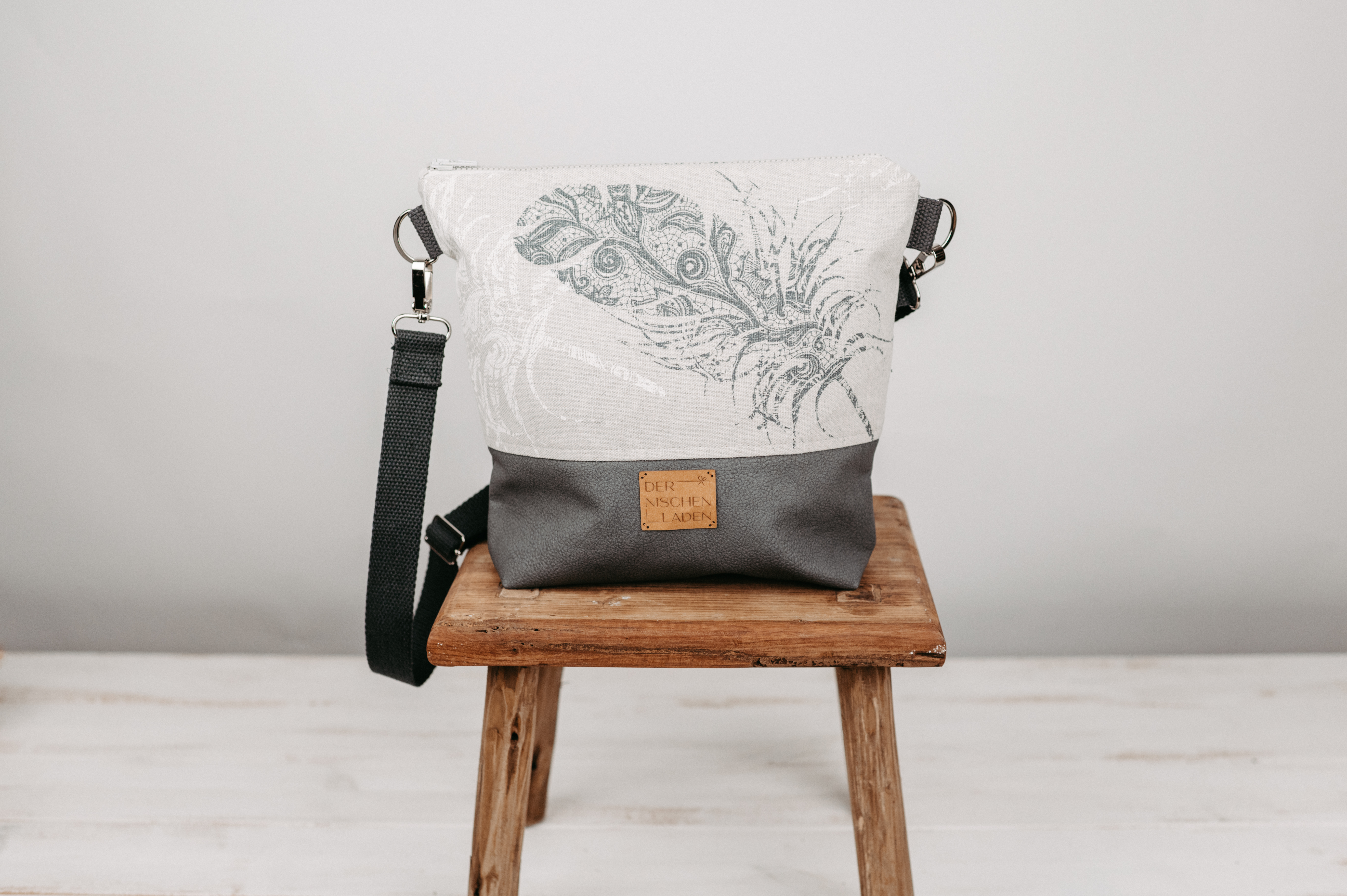 Umhängetasche feather grey Umhängetasche feather grey