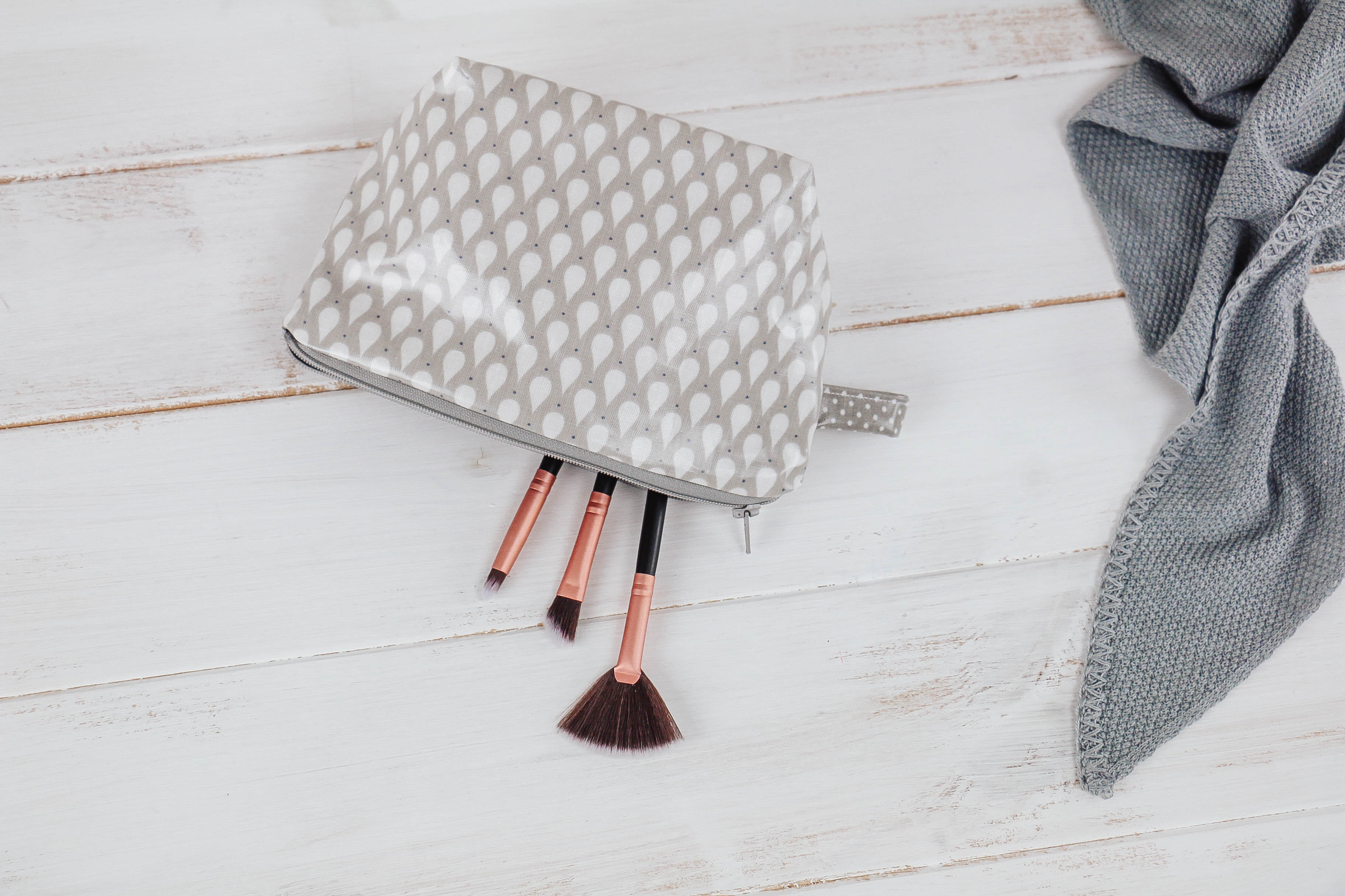 nischenladen-48ONFscoquwDDcP Wachstuchtäschchen Tropfen grau