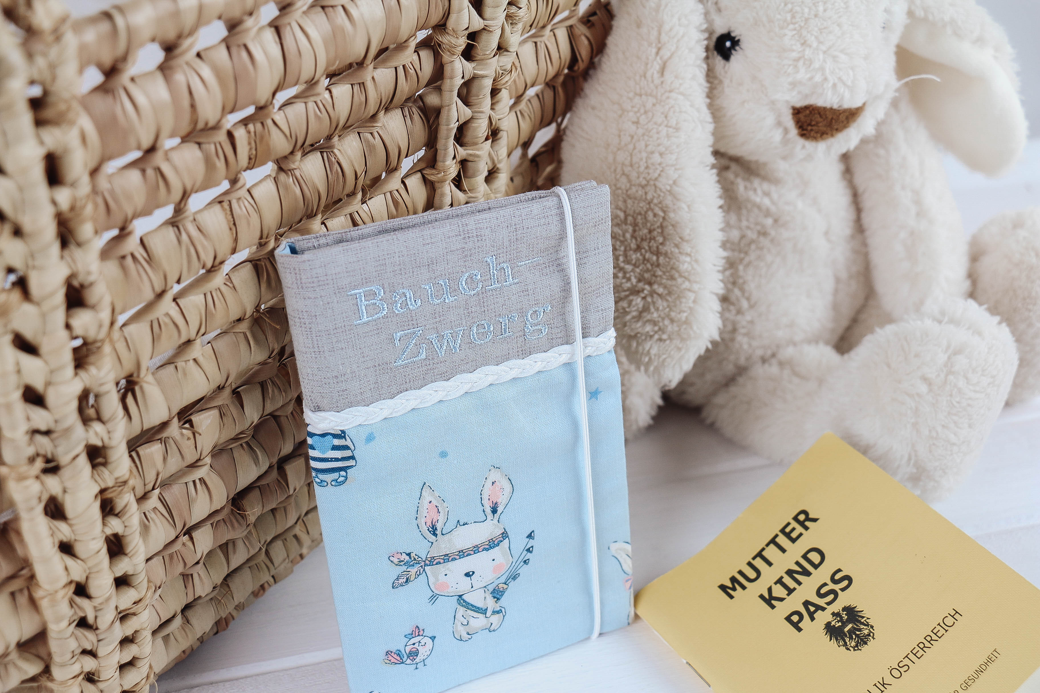 Nischenladen-57 Mutterkindpasshülle Hasen blau-grau