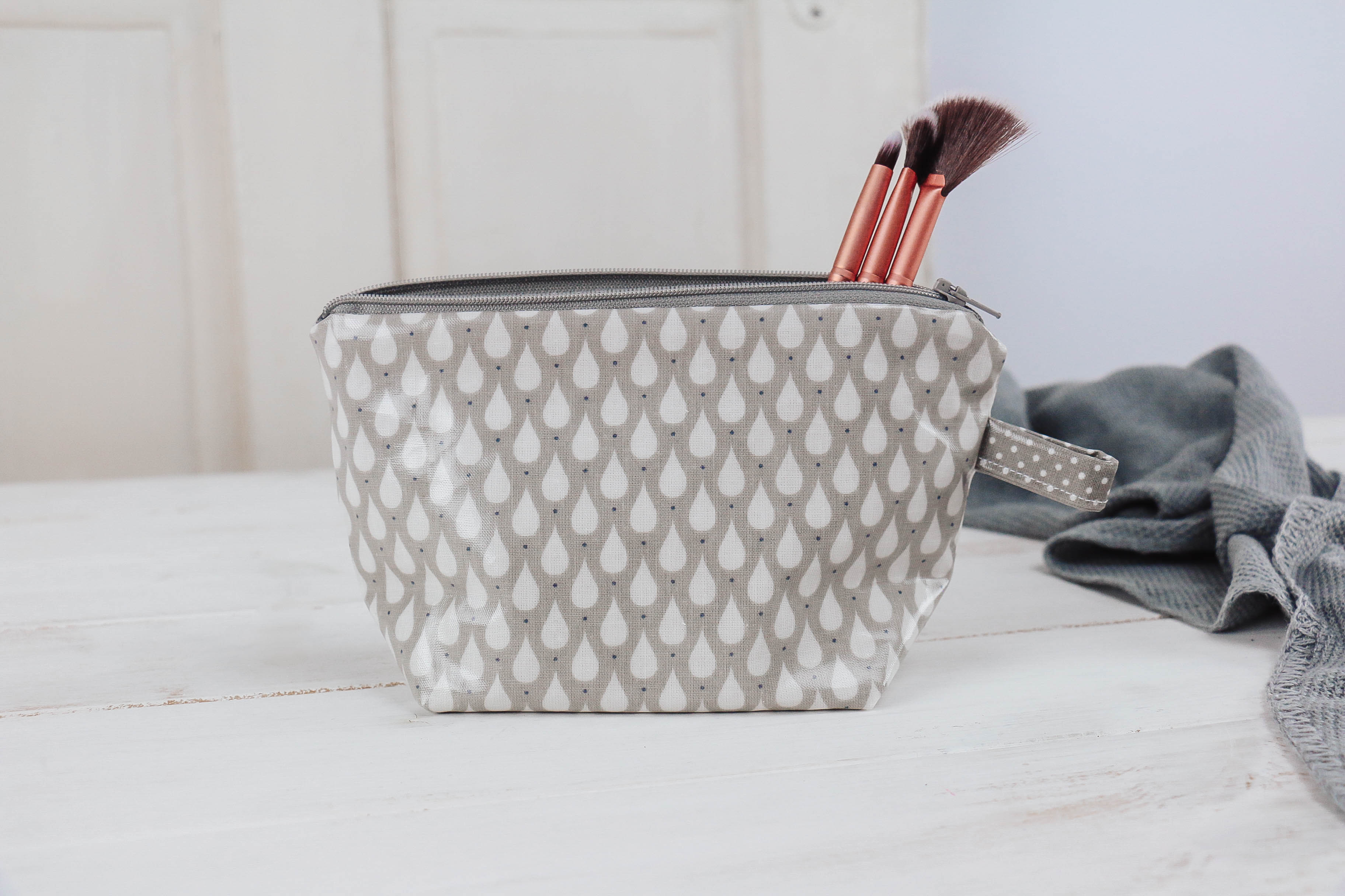 nischenladen-49dxTZwqe8twcRU Wachstuchtäschchen Tropfen grau